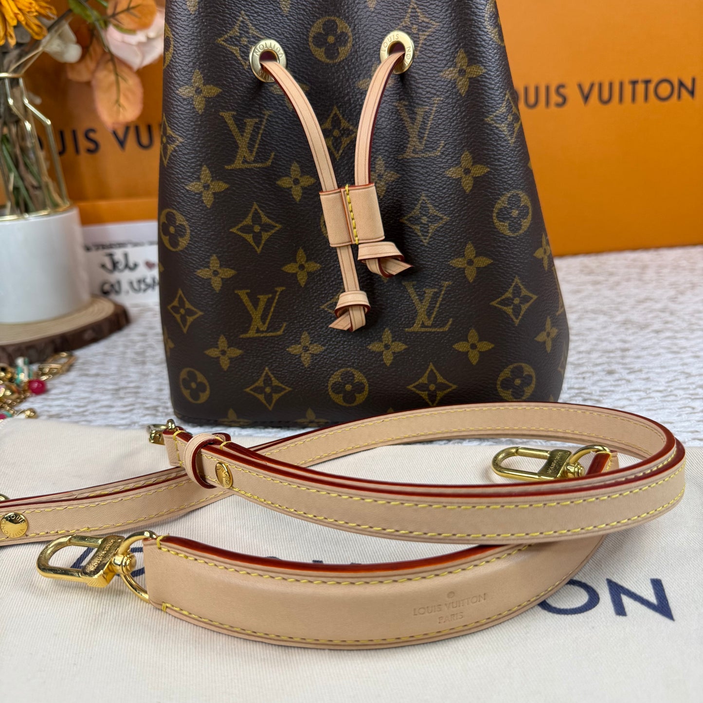 LOUIS VUITTON NEONOE BB