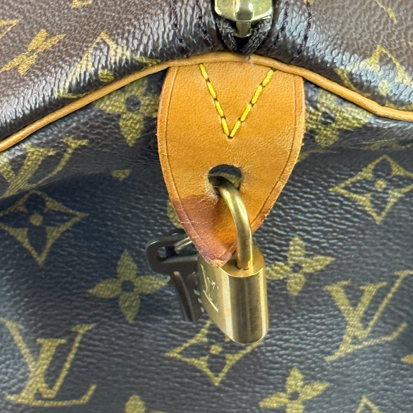 LOUIS VUITTON SPEEDY 40 in Monogram