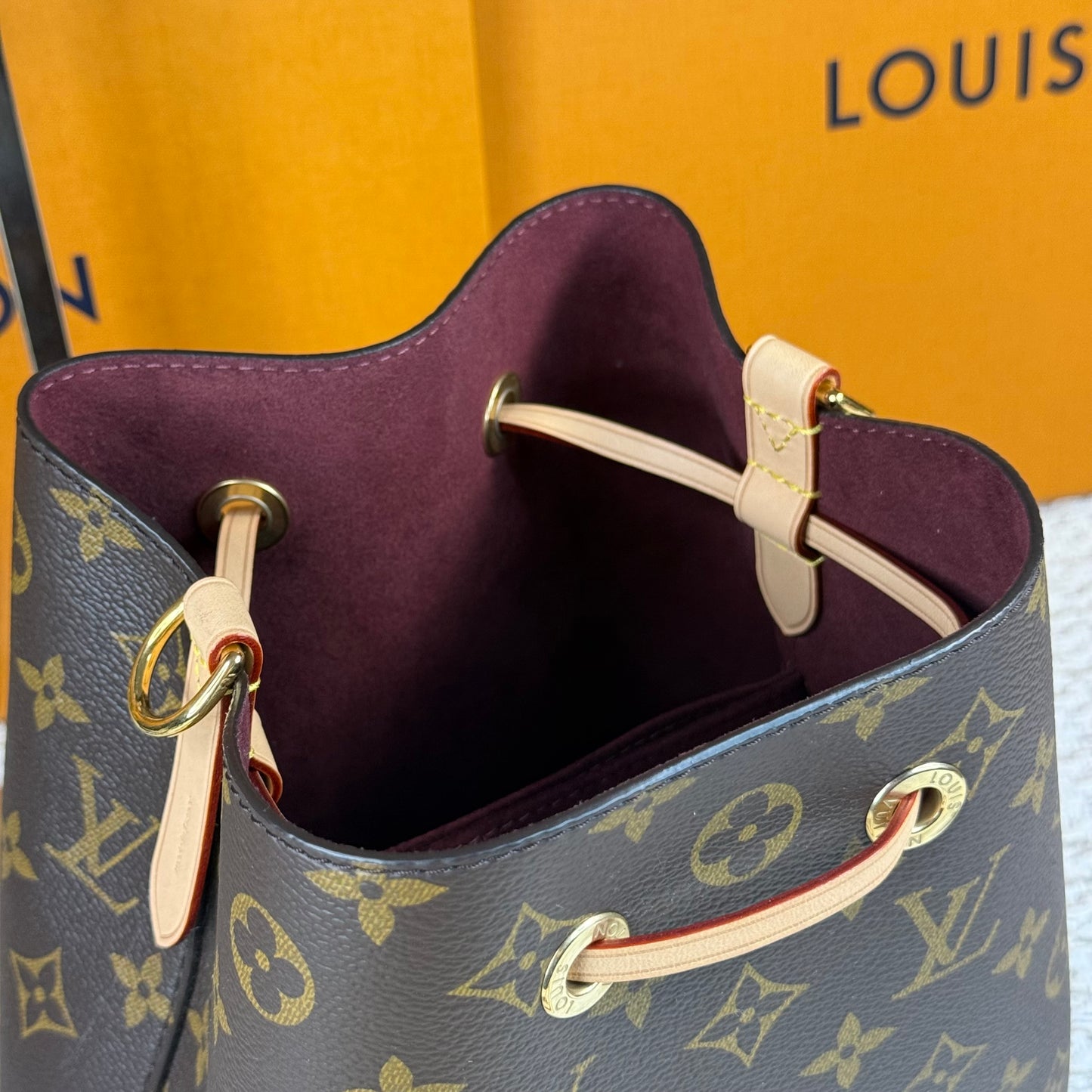 LOUIS VUITTON NEONOE BB