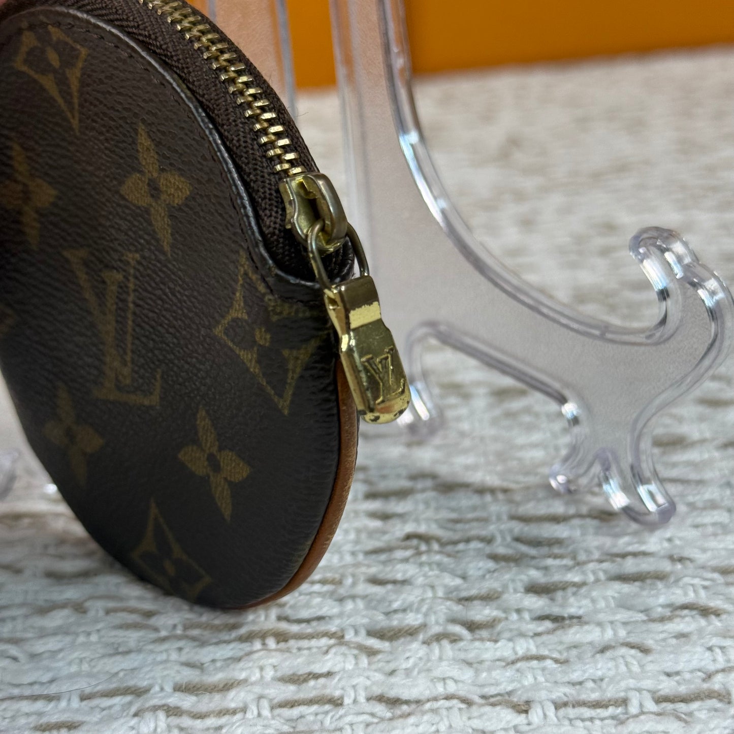 LOUIS VUITTON ROUND COIN PURSE