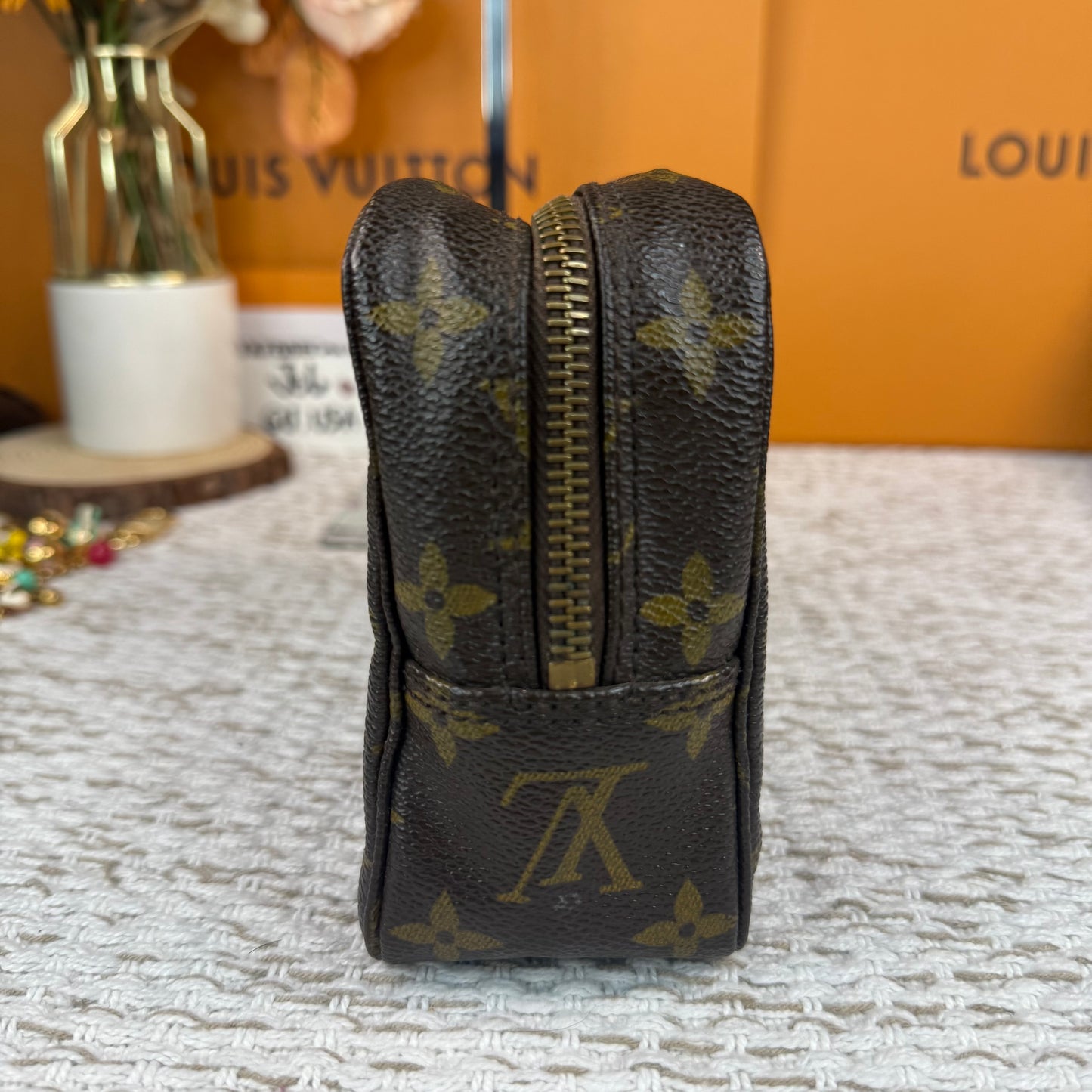 LOUIS VUITTON TROUSSE 18 MAKE UP POUCH