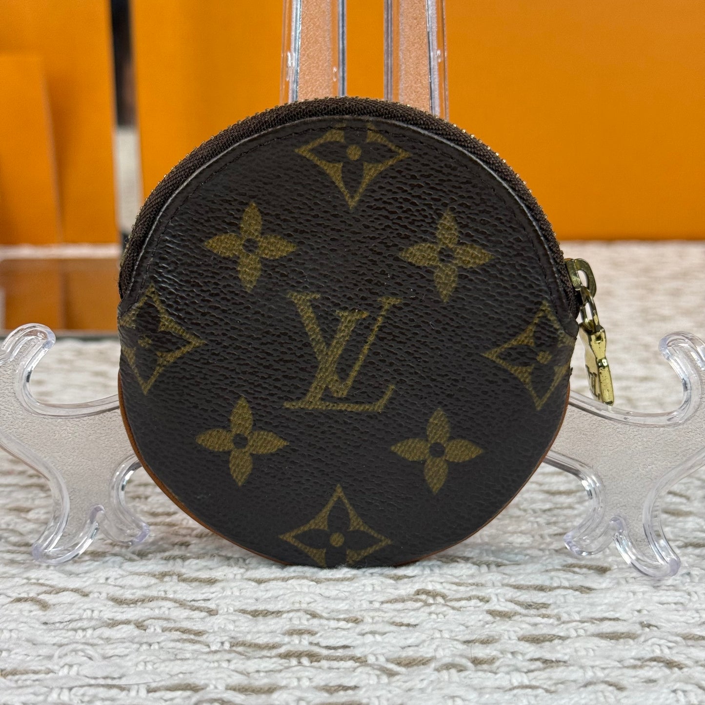 LOUIS VUITTON ROUND COIN PURSE