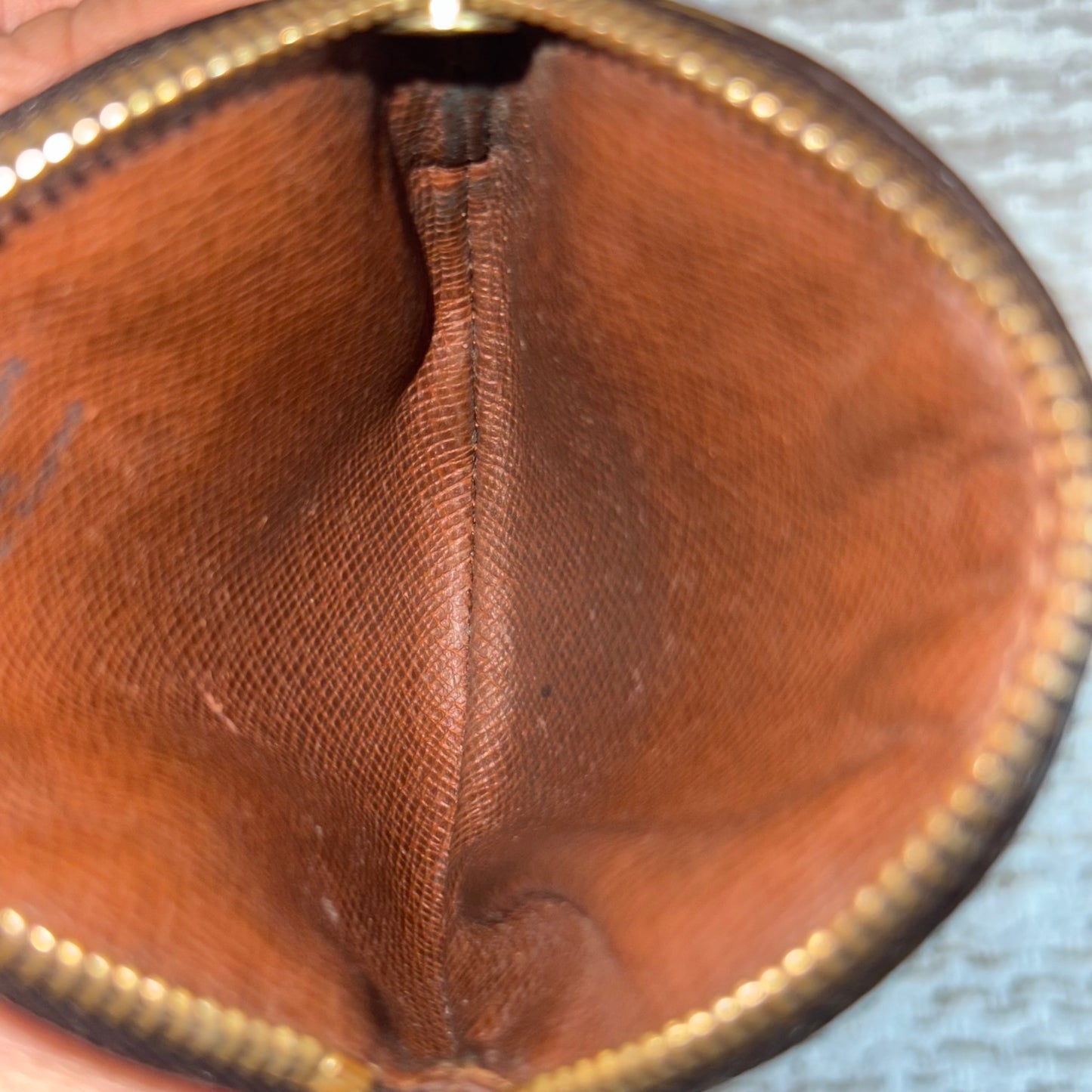 LOUIS VUITTON ROUND COIN PURSE
