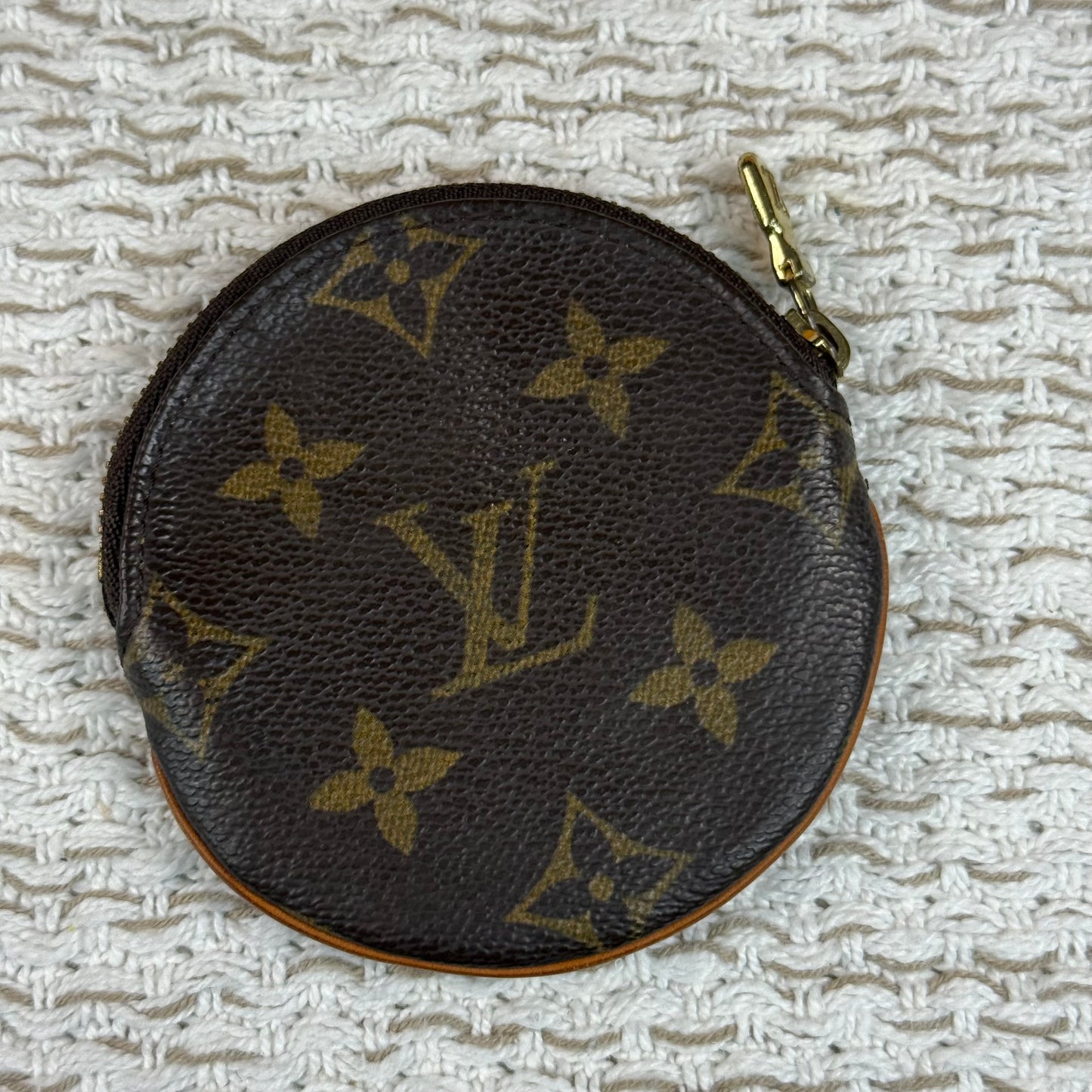 LOUIS VUITTON ROUND COIN PURSE