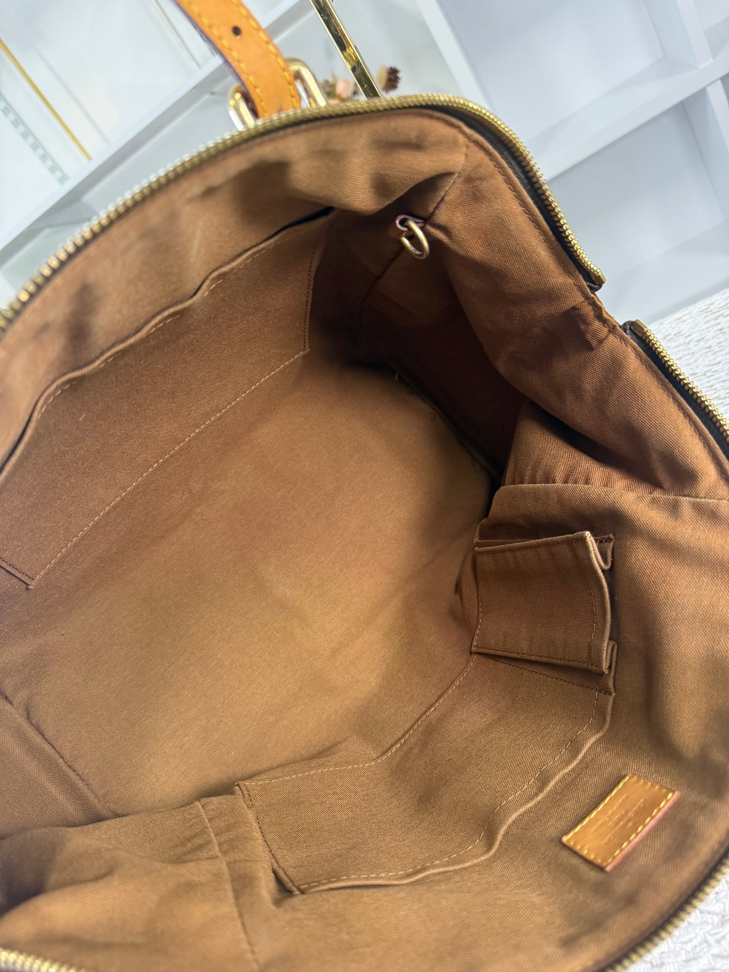 LOUIS VUITTON CANVAS TIVOLI GM BAG in Monogram