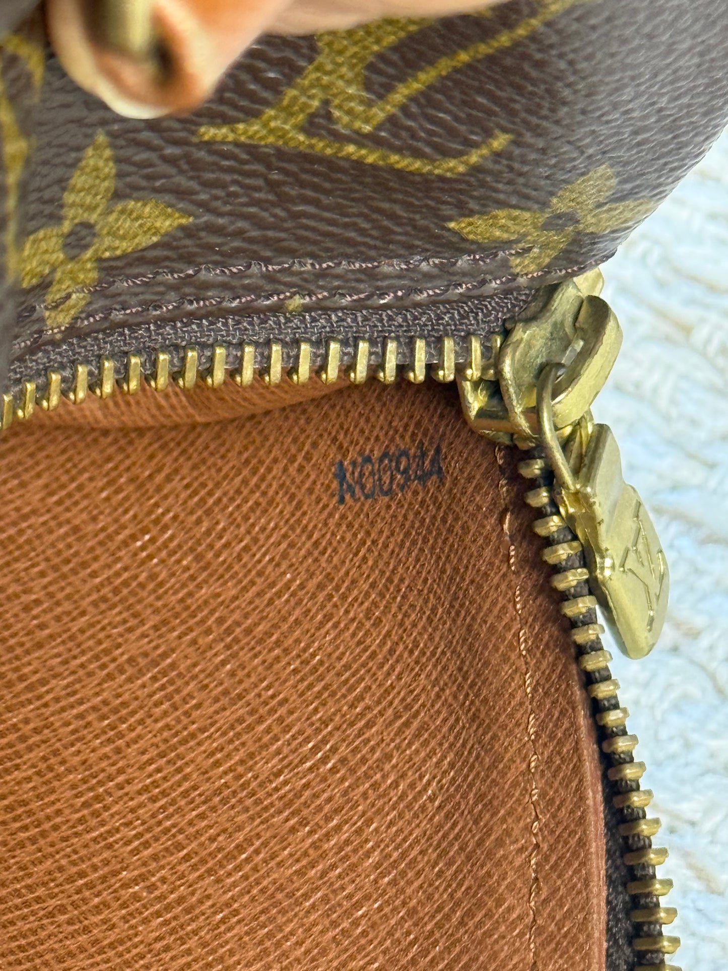 LOUIS VUITTON PAPILLON 26 TOP HANDLE BAG in Monogram