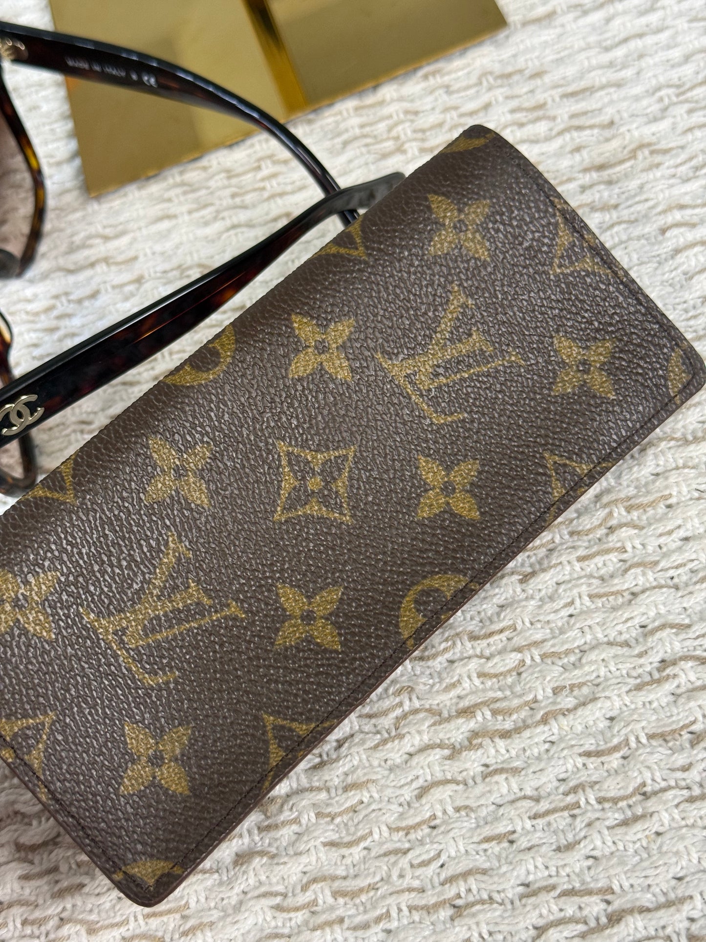 LOUIS VUITTON GLASSES CASE in Monogram