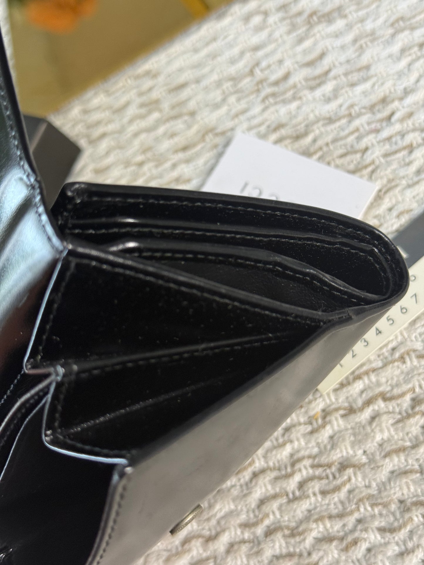 GUCCI SMOOTH BLACK LEATHER BI-FOLD WALLET WITH A SILVER-TONE “G” CLASP