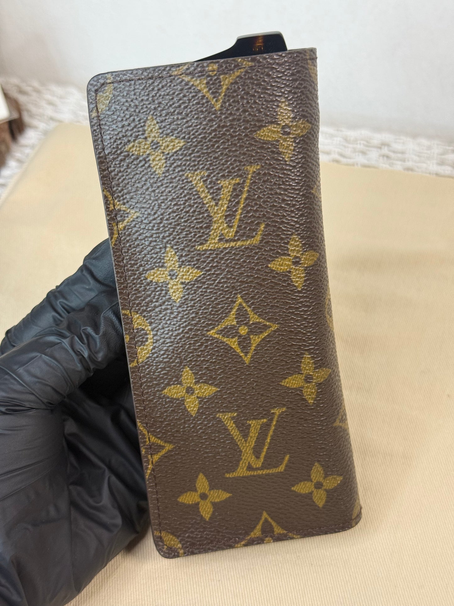 LOUIS VUITTON GLASSES CASE in Monogram