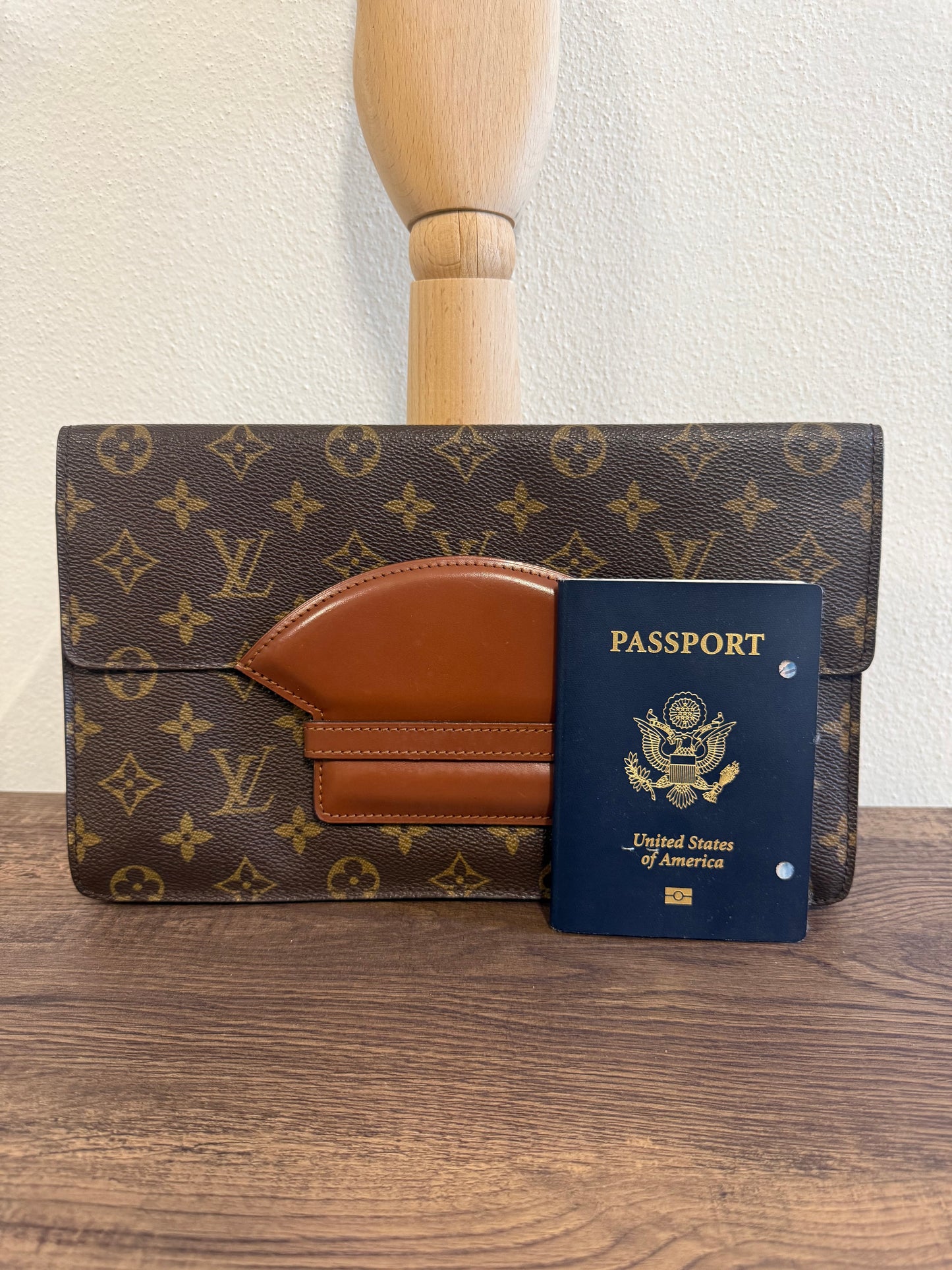 Louis Vuitton Monogram Chaillot clutch