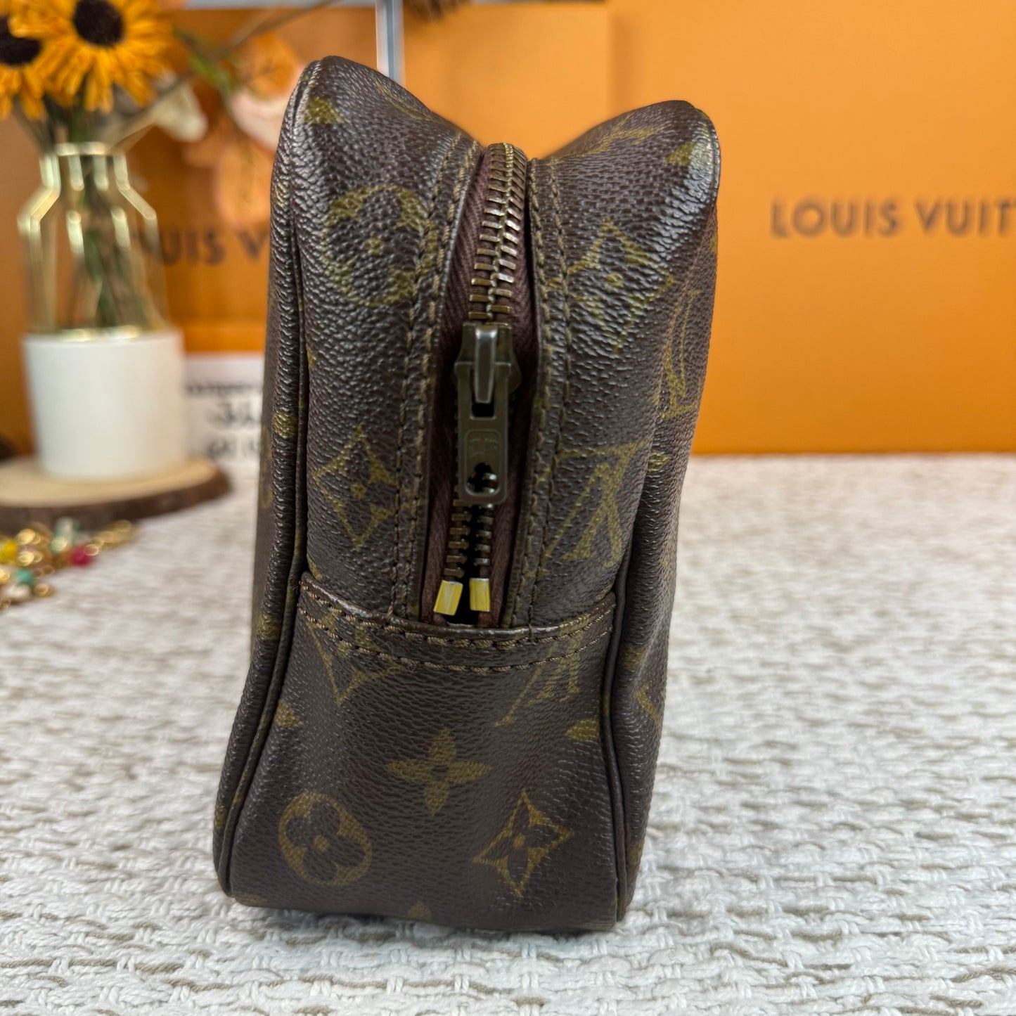 LOUIS VUITTON TROUSSE 28 MAKE UP POUCH