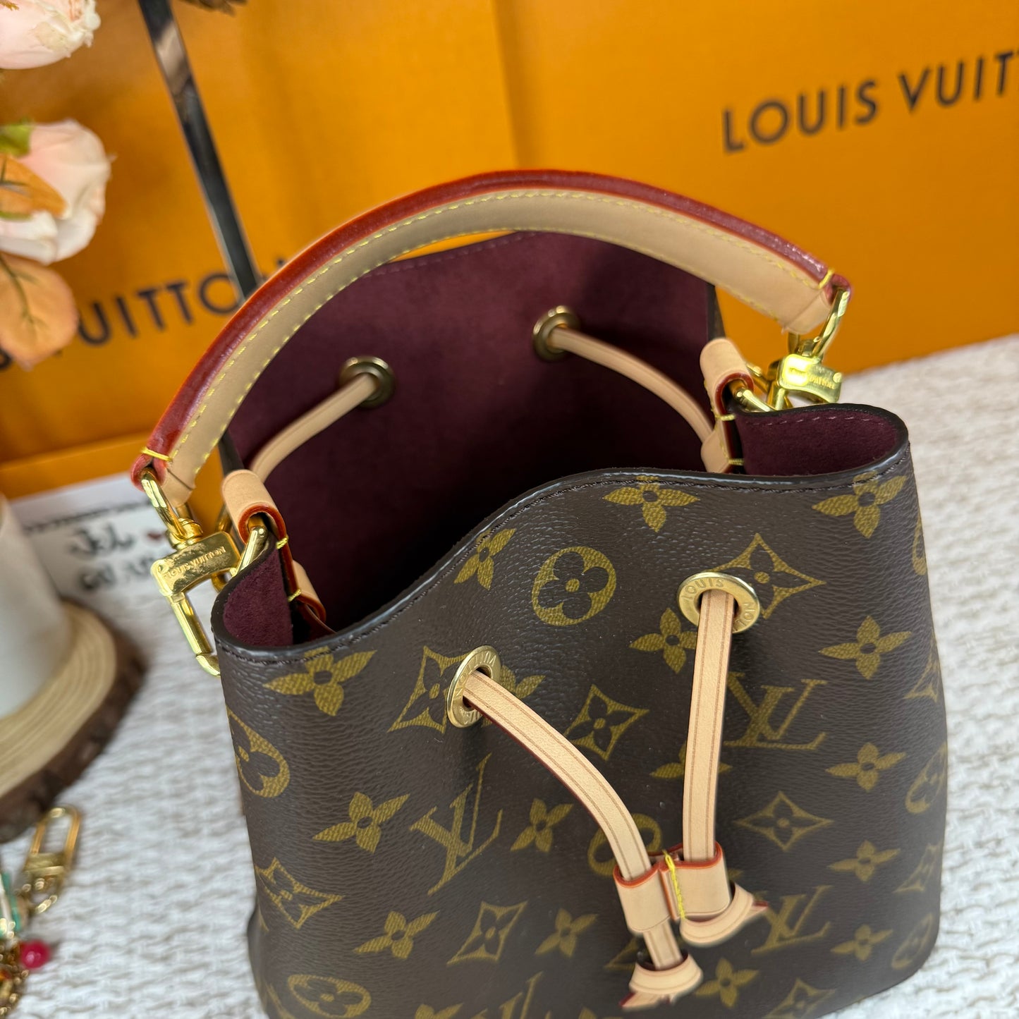 LOUIS VUITTON NEONOE BB