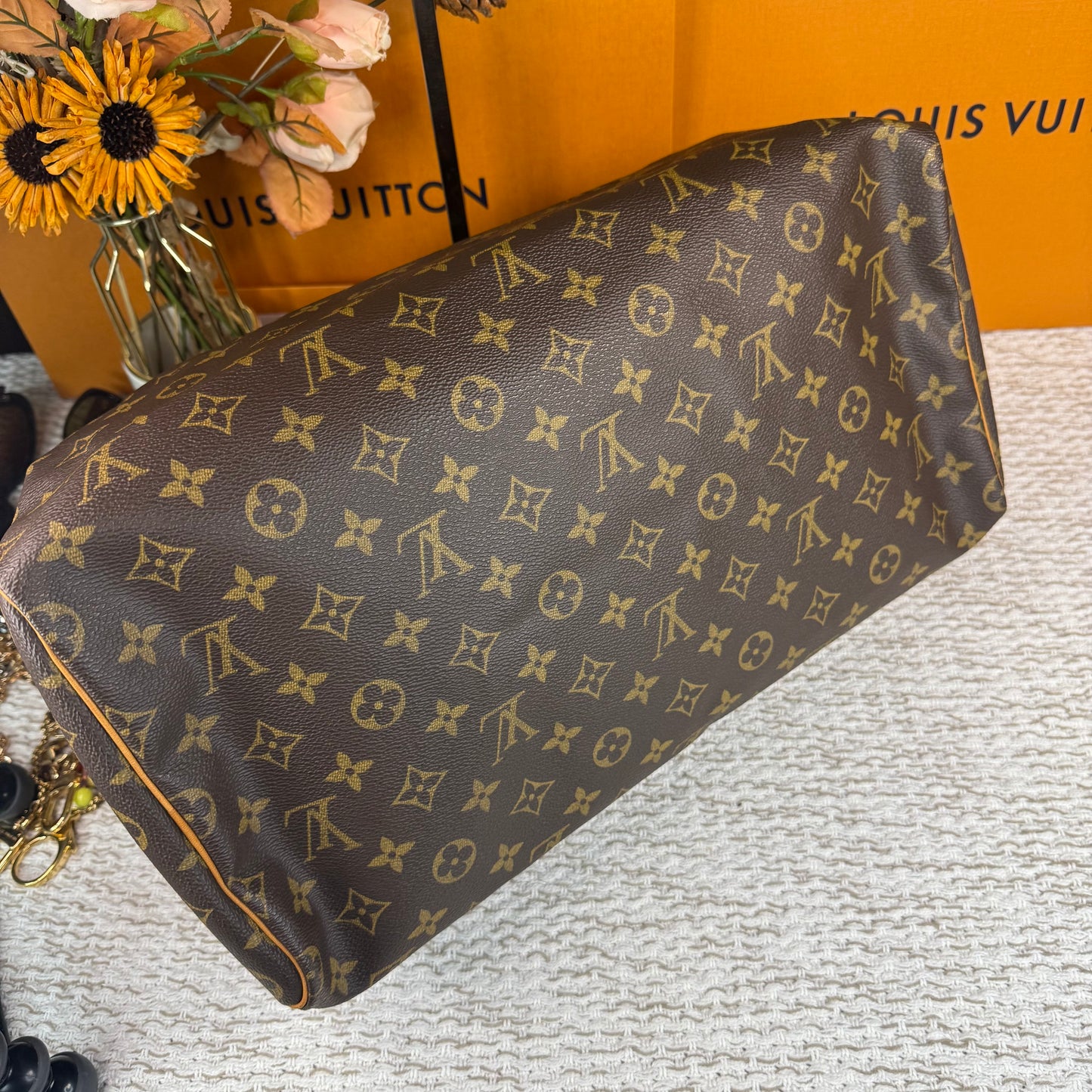 LOUIS VUITTON SPEEDY 40 in Monogram