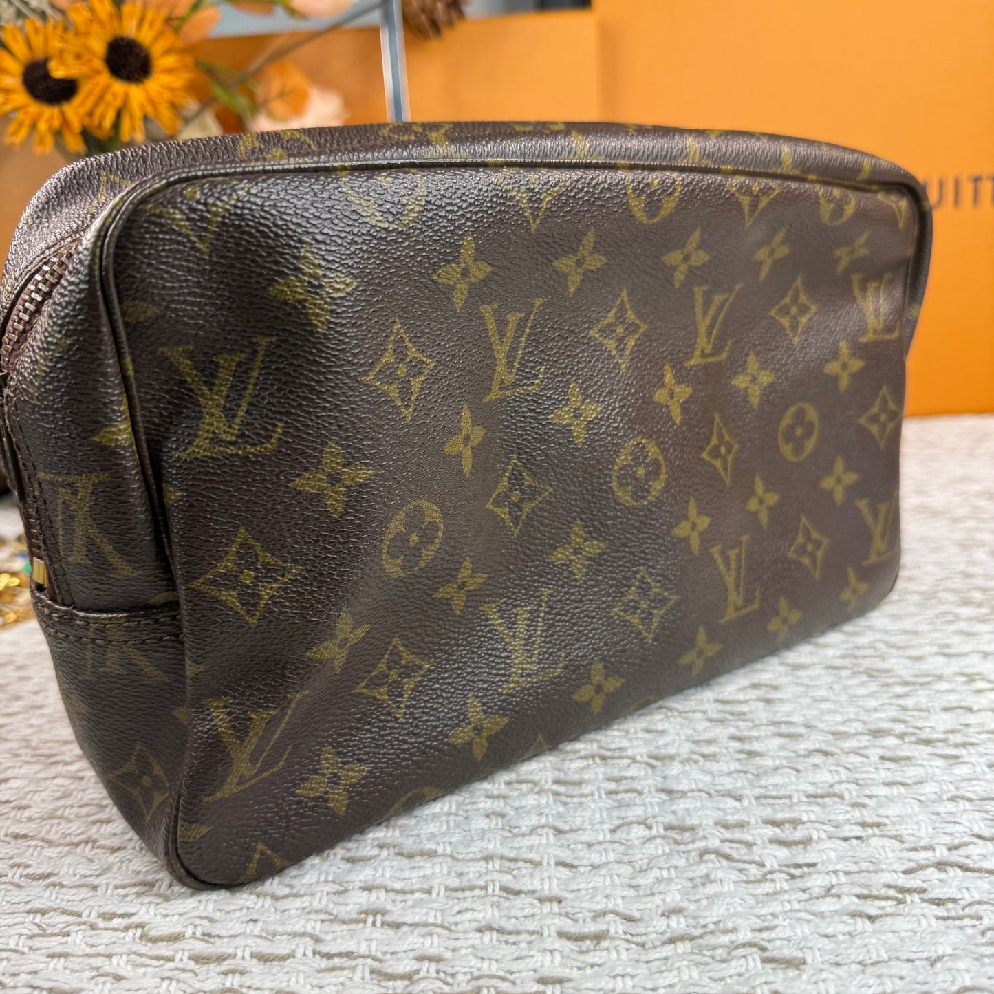 LOUIS VUITTON TROUSSE 28 MAKE UP POUCH