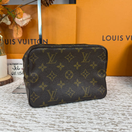 LOUIS VUITTON TROUSSE 18 MAKE UP POUCH