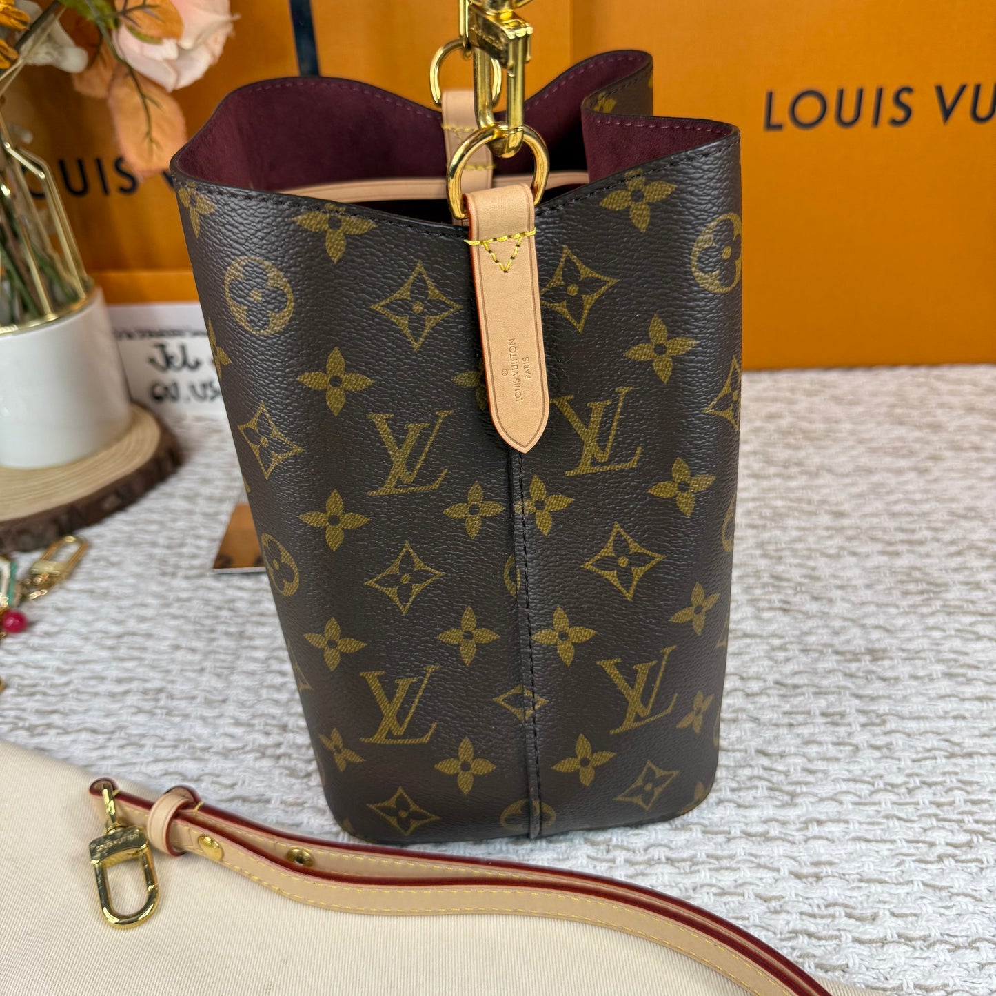 LOUIS VUITTON NEONOE BB