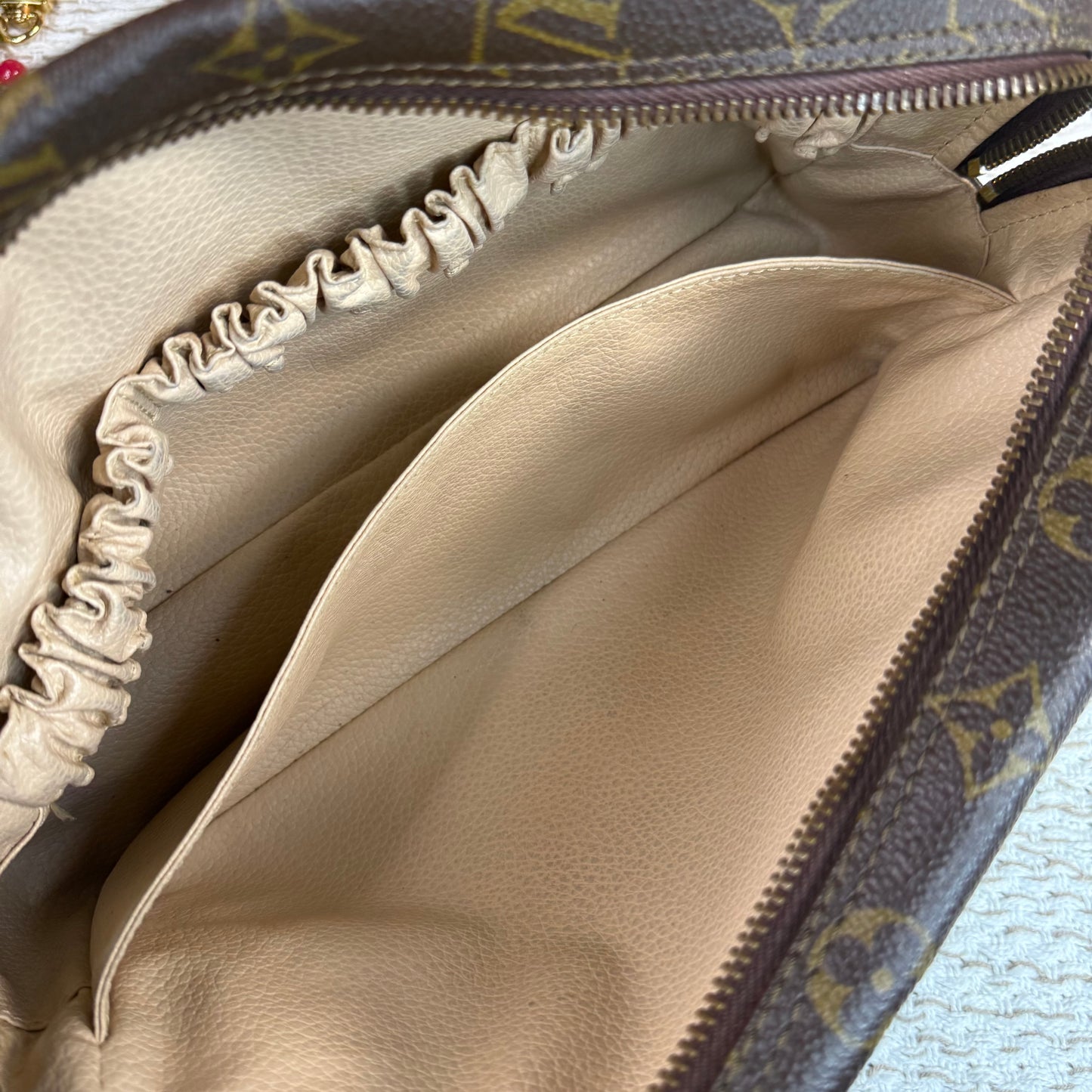 LOUIS VUITTON TROUSSE 28 MAKE UP POUCH