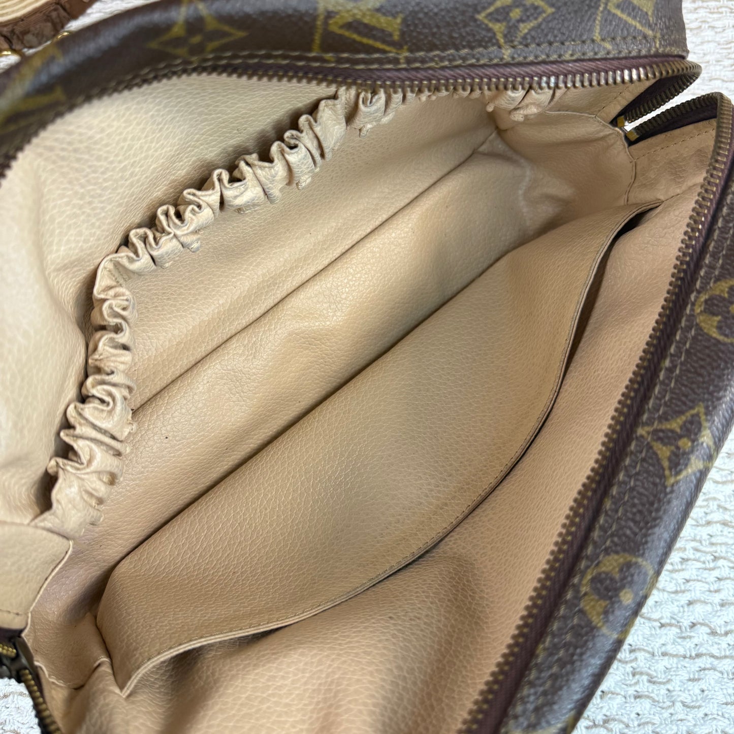 LOUIS VUITTON TROUSSE 28 MAKE UP POUCH