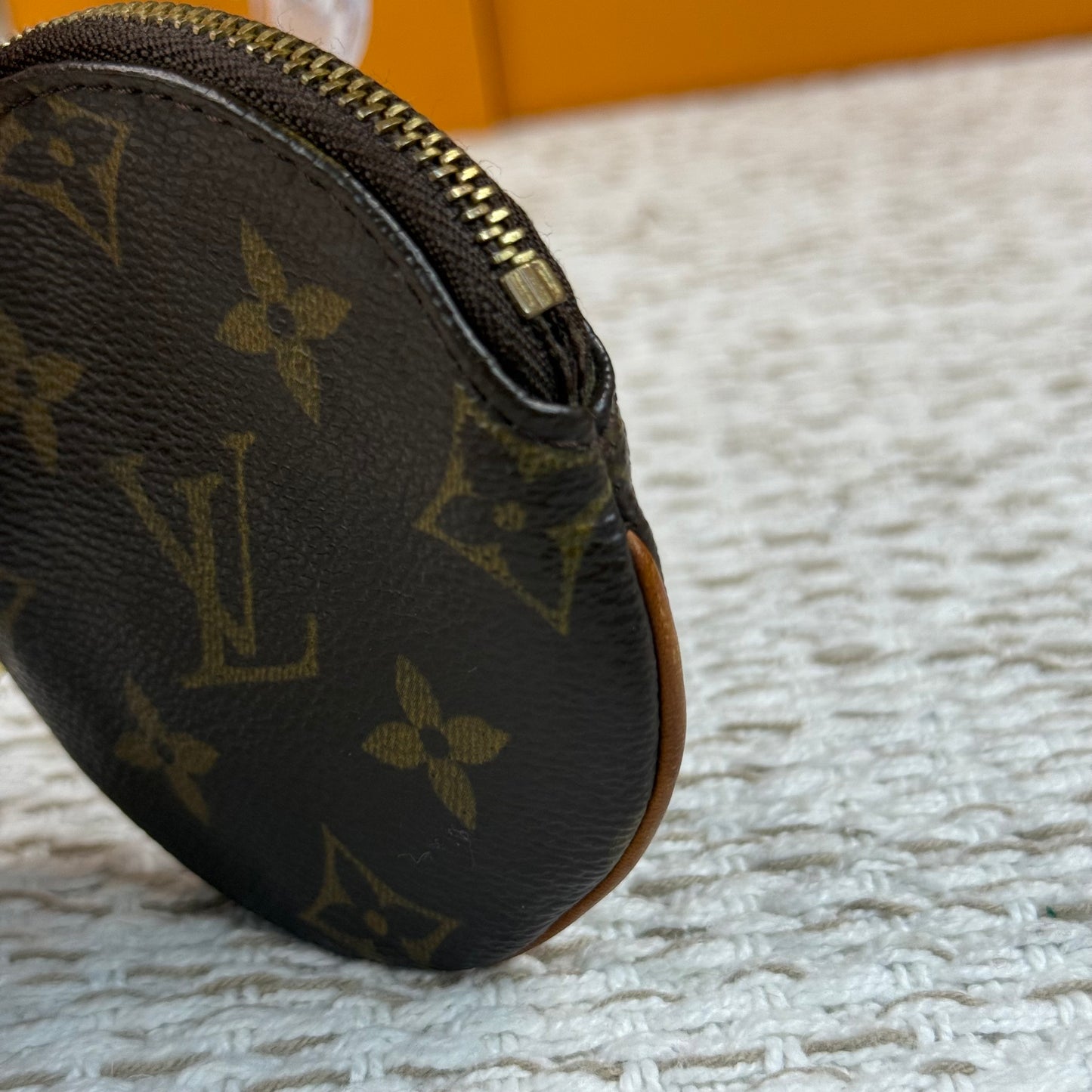 LOUIS VUITTON ROUND COIN PURSE