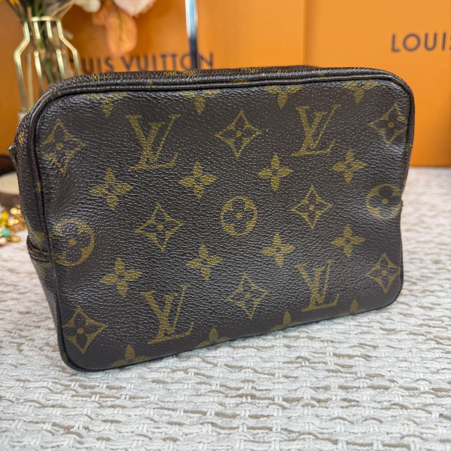 LOUIS VUITTON TROUSSE 18 MAKE UP POUCH