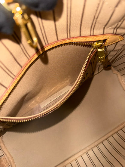 LOUIS VUITTON Monogram Neverfull PM in Monogram