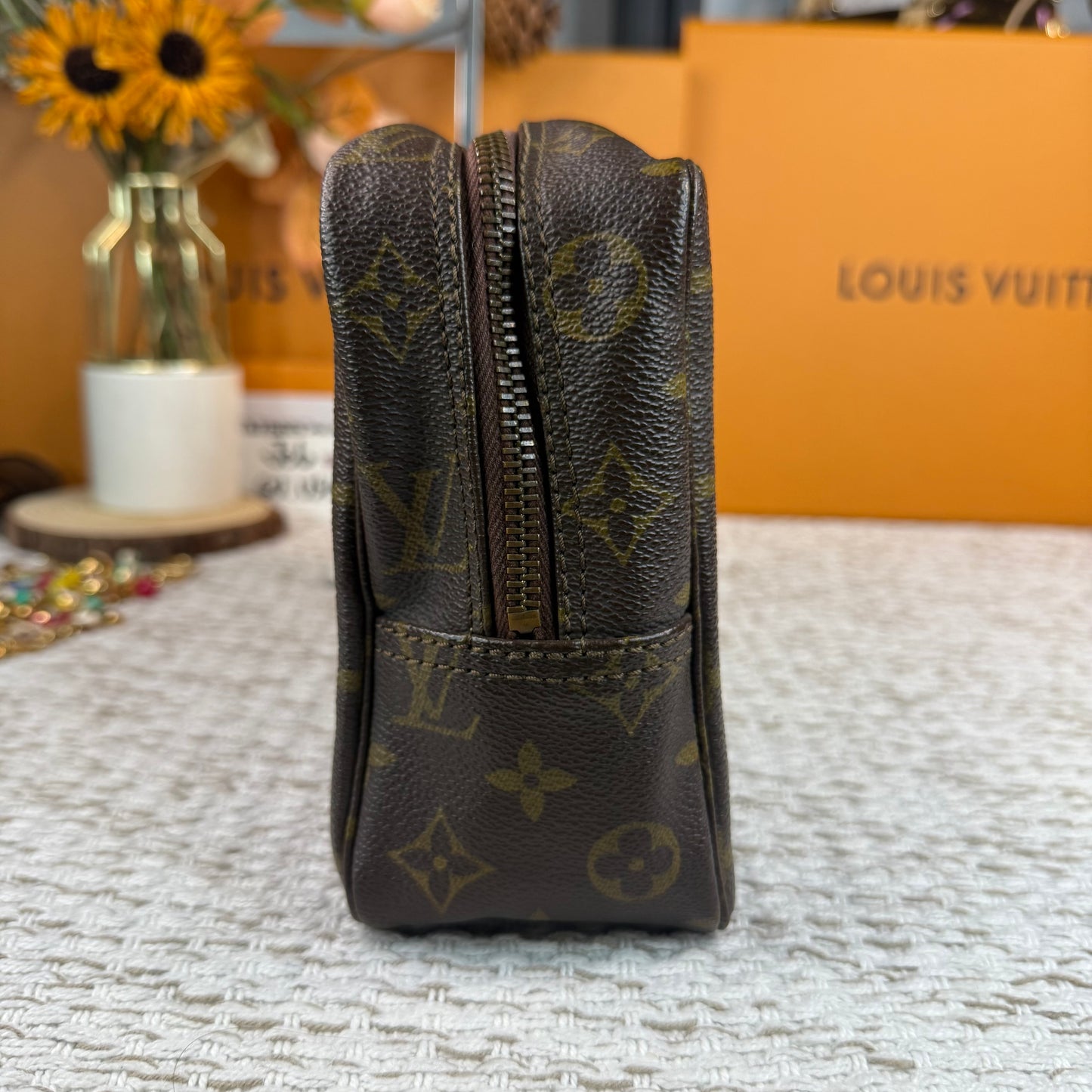 LOUIS VUITTON TROUSSE 28 MAKE UP POUCH
