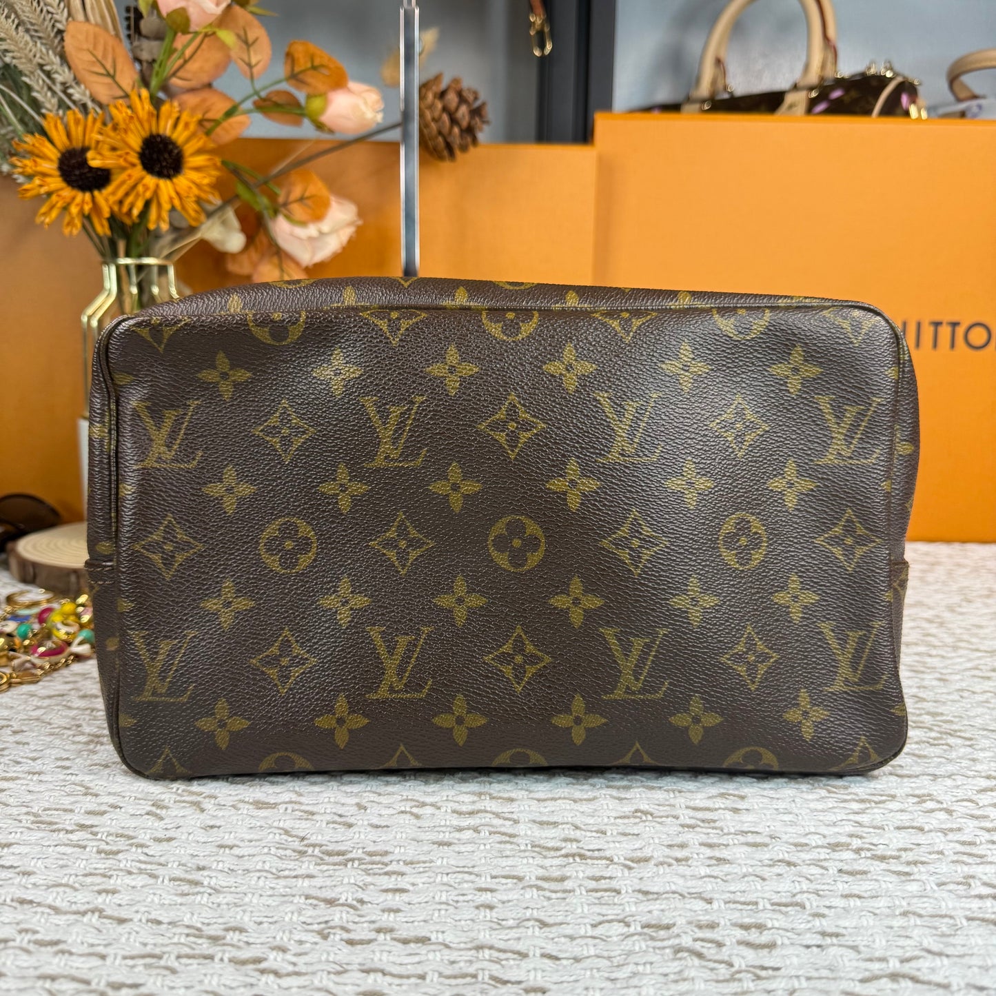 LOUIS VUITTON TROUSSE 28 MAKE UP POUCH