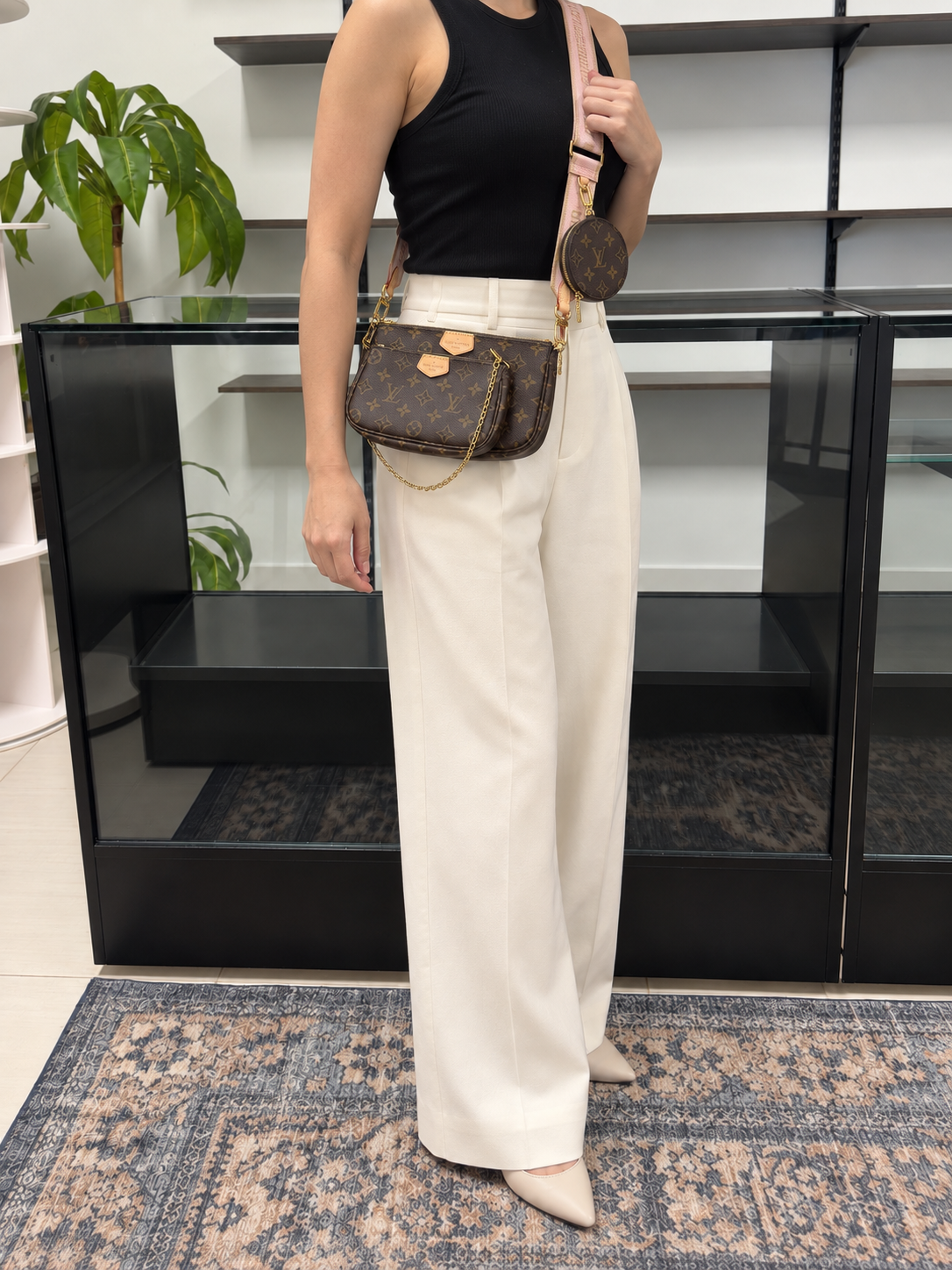 LOUIS VUITTON Multi Pochette Accessoires in Monogram Pink Strap