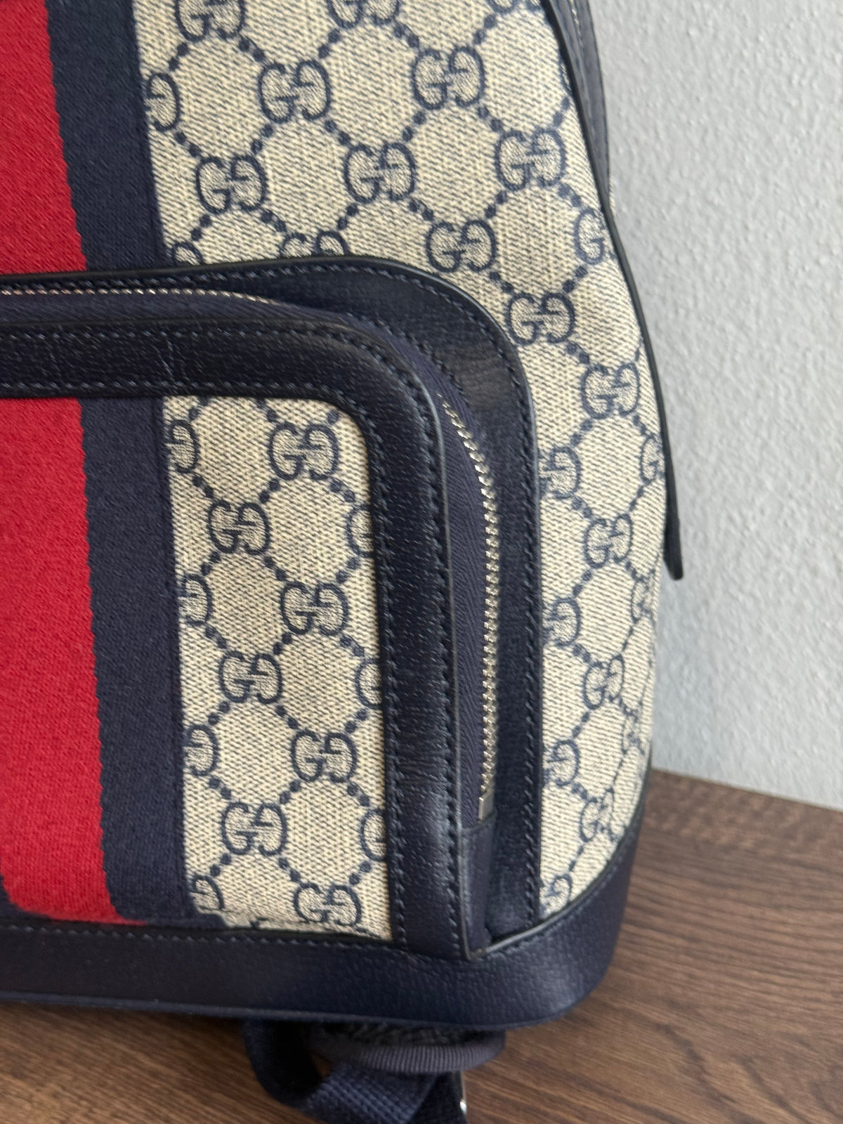 GUCCI GG SUPREME SMALL BACKPACK NAYV BLUE