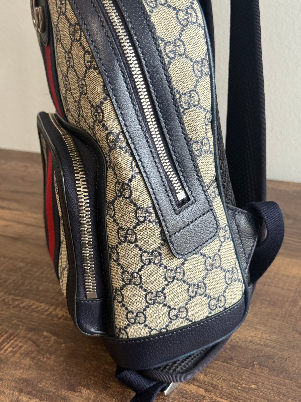 GUCCI GG SUPREME SMALL BACKPACK NAYV BLUE