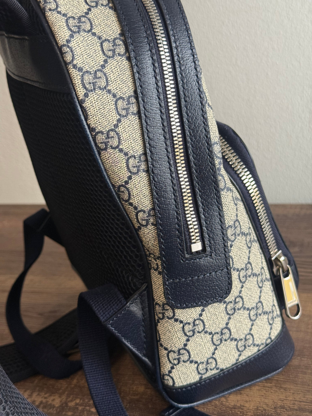 GUCCI GG SUPREME SMALL BACKPACK NAYV BLUE