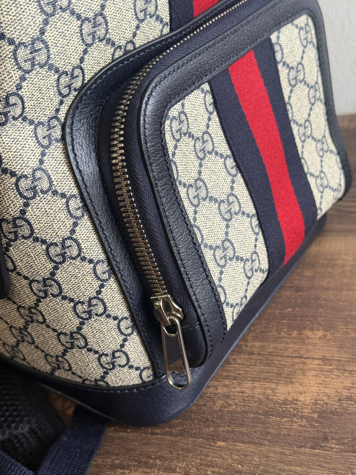 GUCCI GG SUPREME SMALL BACKPACK NAYV BLUE