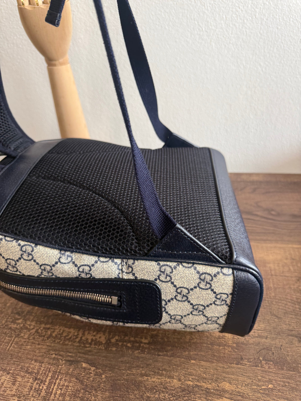 GUCCI GG SUPREME SMALL BACKPACK NAYV BLUE