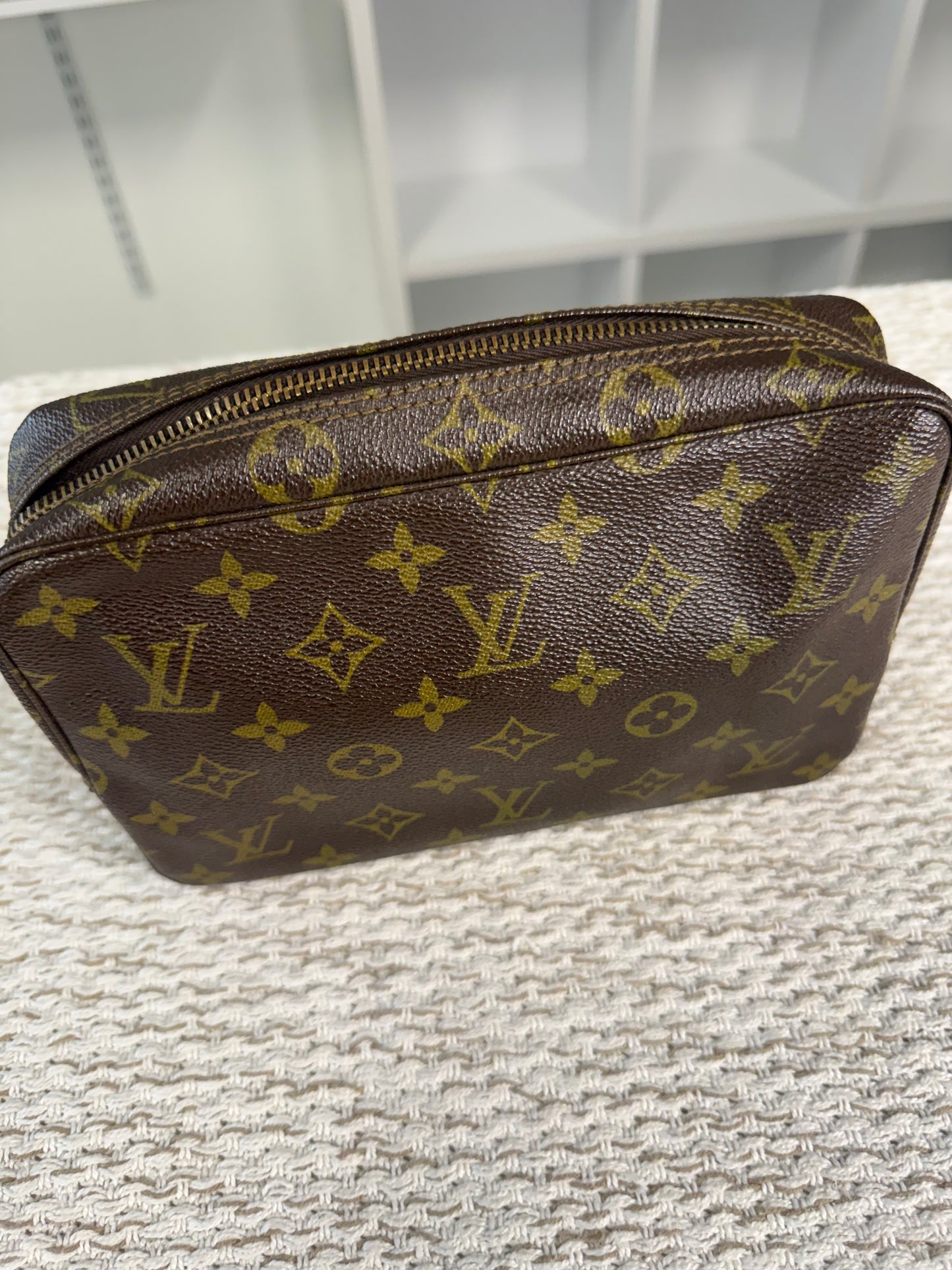 LOUIS VUITTON VINTAGE CANVAS TROUSSE TOILETTE 23 COSMETIC BAG in Monogram