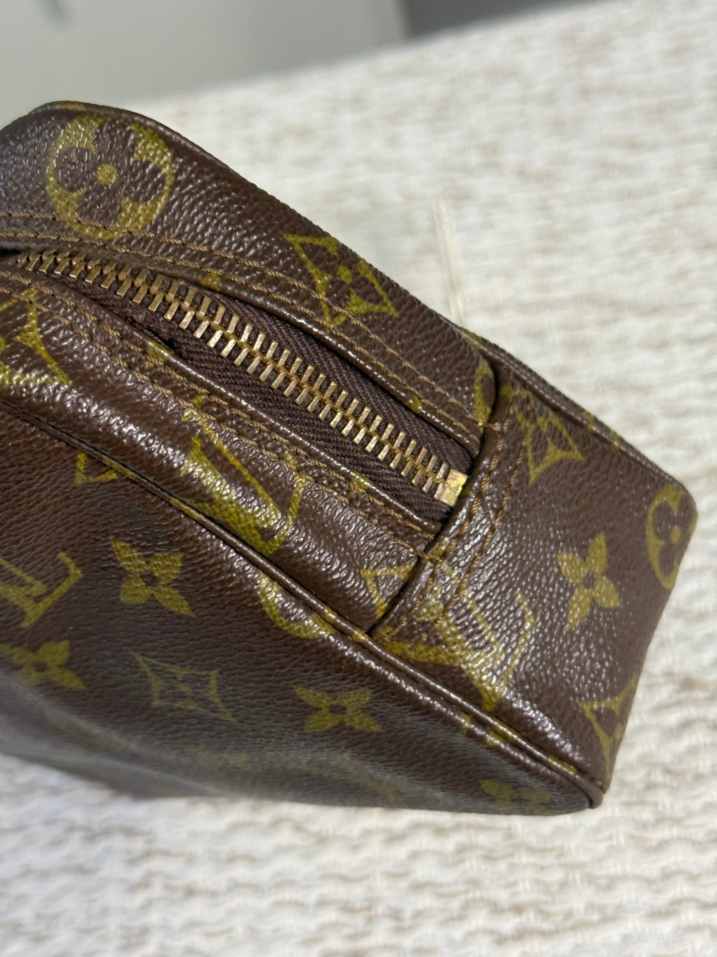LOUIS VUITTON VINTAGE CANVAS TROUSSE TOILETTE 23 COSMETIC BAG in Monogram