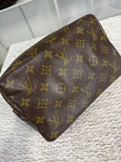 VINTAGE CANVAS TROUSSE TOILETTE 23 COSMETIC BAG in Monogram
