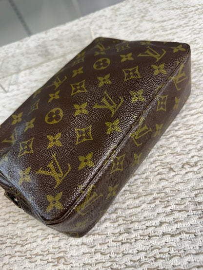VINTAGE CANVAS TROUSSE TOILETTE 23 COSMETIC BAG in Monogram