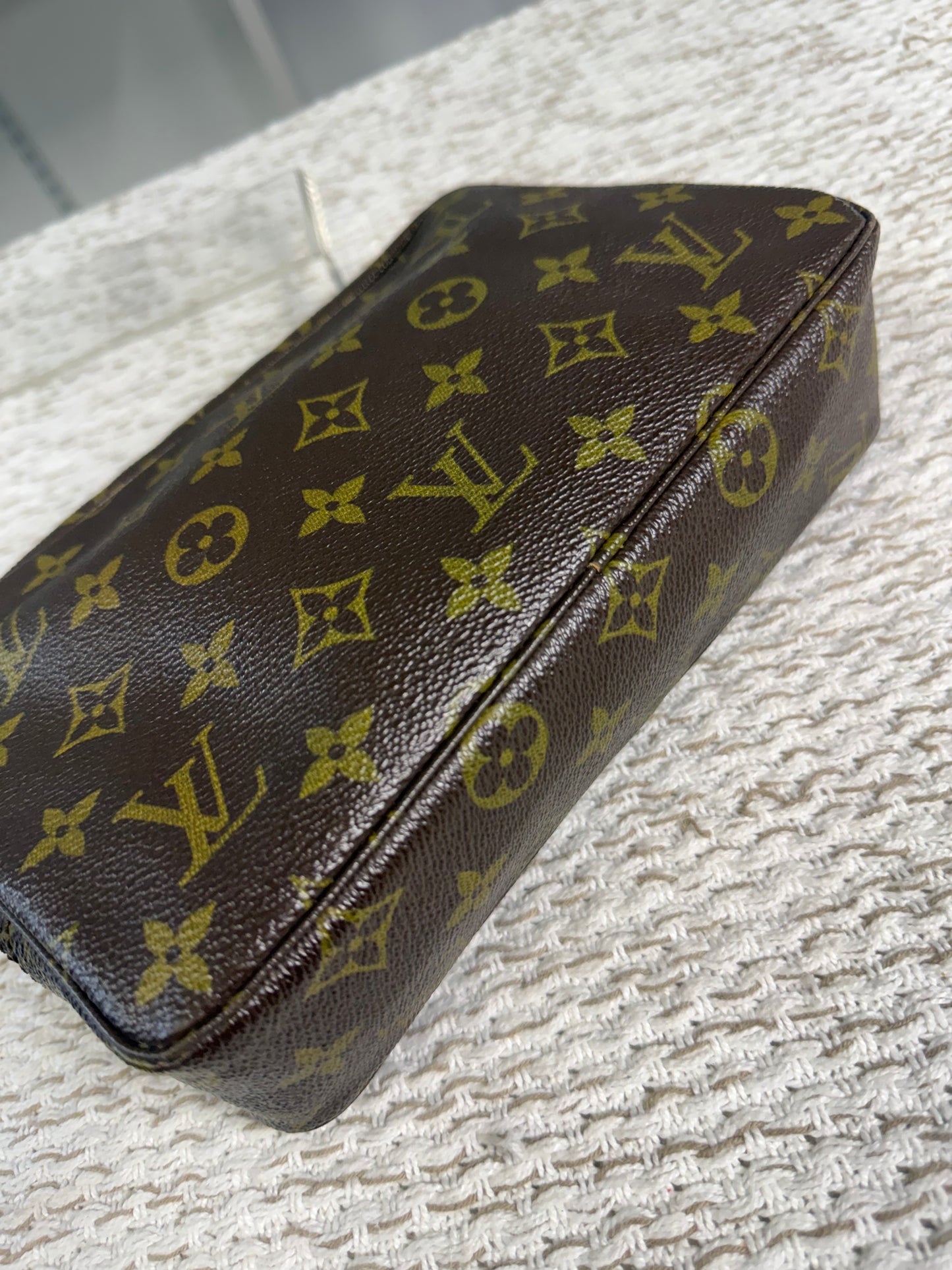 LOUIS VUITTON VINTAGE CANVAS TROUSSE TOILETTE 23 COSMETIC BAG in Monogram