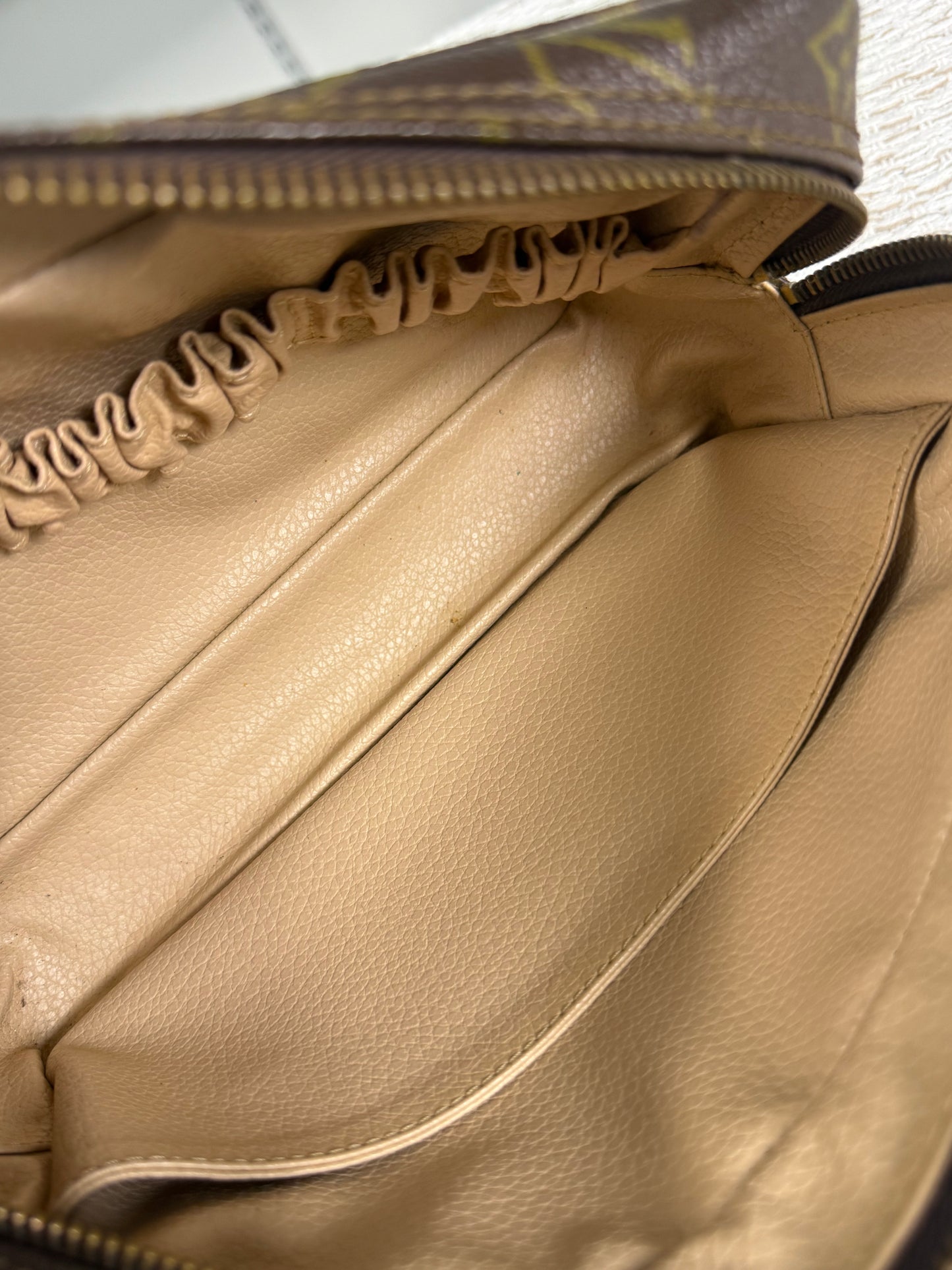 LOUIS VUITTON VINTAGE CANVAS TROUSSE TOILETTE 23 COSMETIC BAG in Monogram