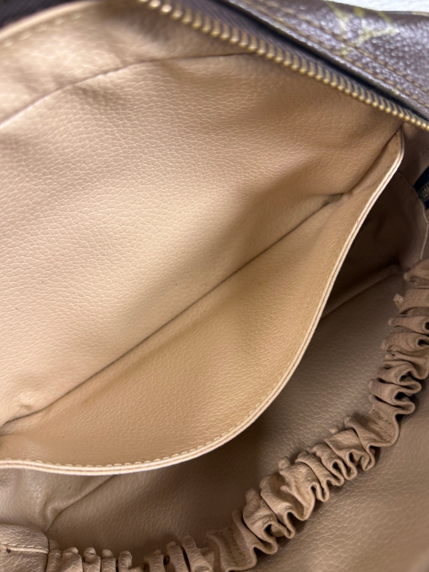 LOUIS VUITTON VINTAGE CANVAS TROUSSE TOILETTE 23 COSMETIC BAG in Monogram