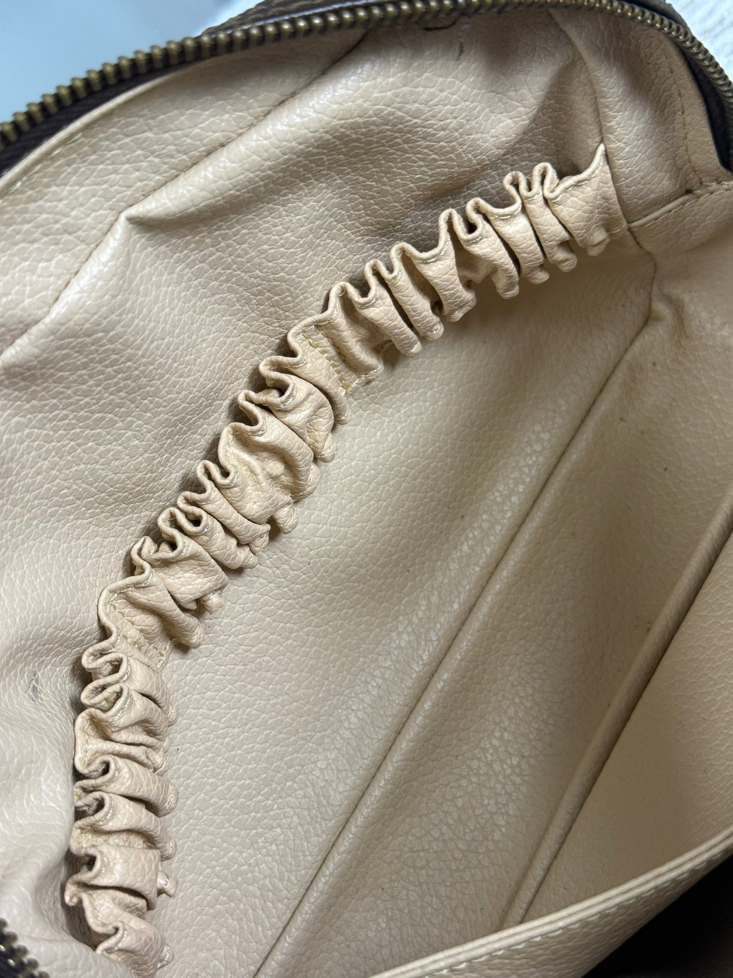 LOUIS VUITTON VINTAGE CANVAS TROUSSE TOILETTE 23 COSMETIC BAG in Monogram