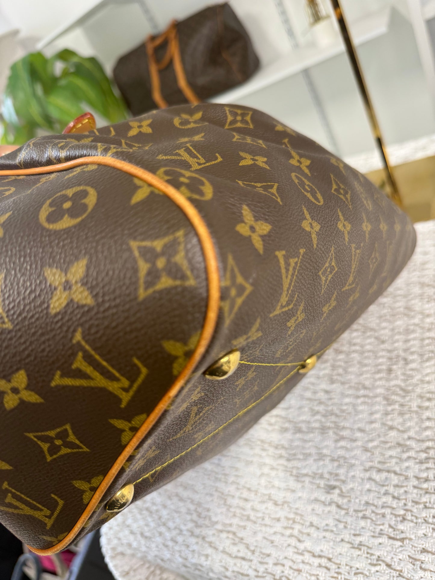 LOUIS VUITTON CANVAS TIVOLI GM BAG in Monogram