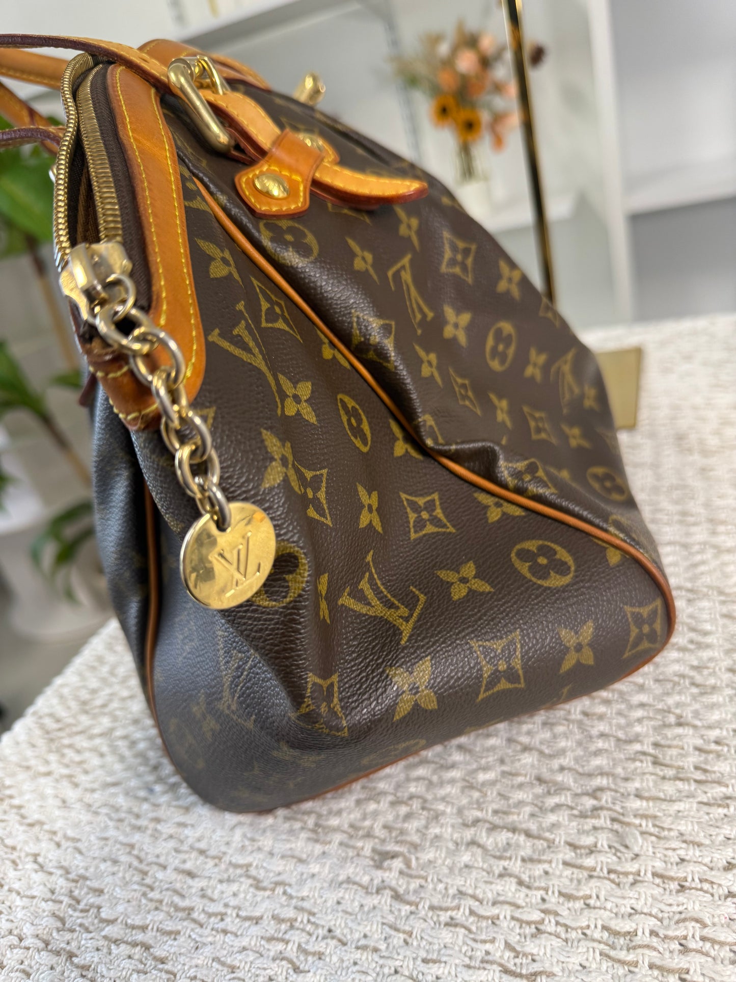 LOUIS VUITTON CANVAS TIVOLI GM BAG in Monogram