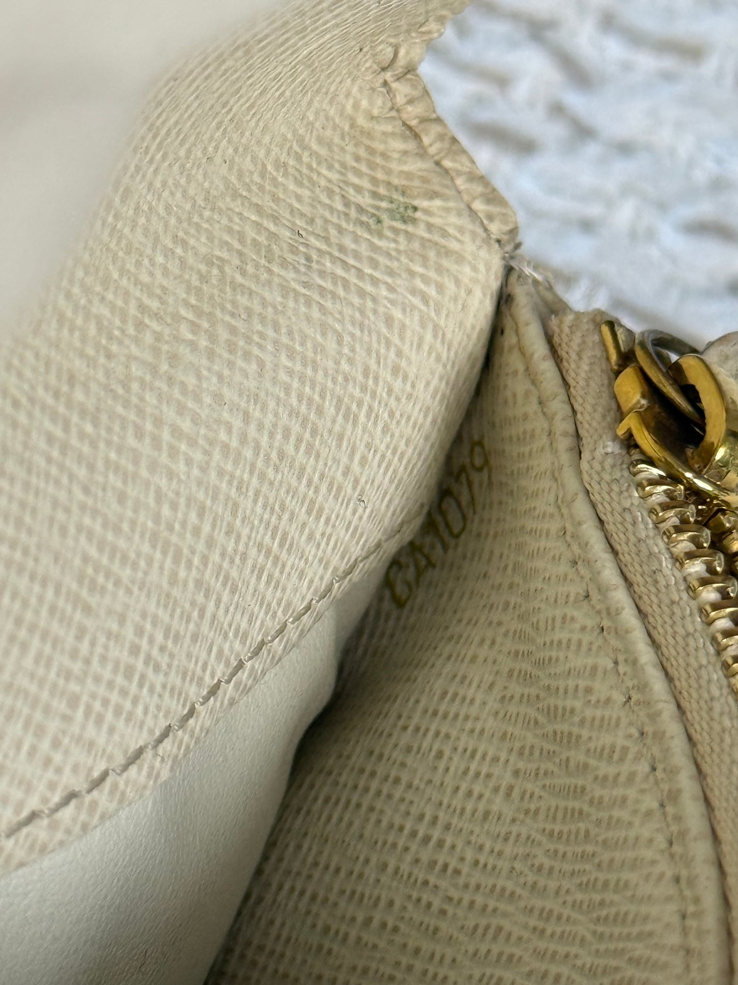 LOUIS VUITTON INSOLITE WALLET in Monogram