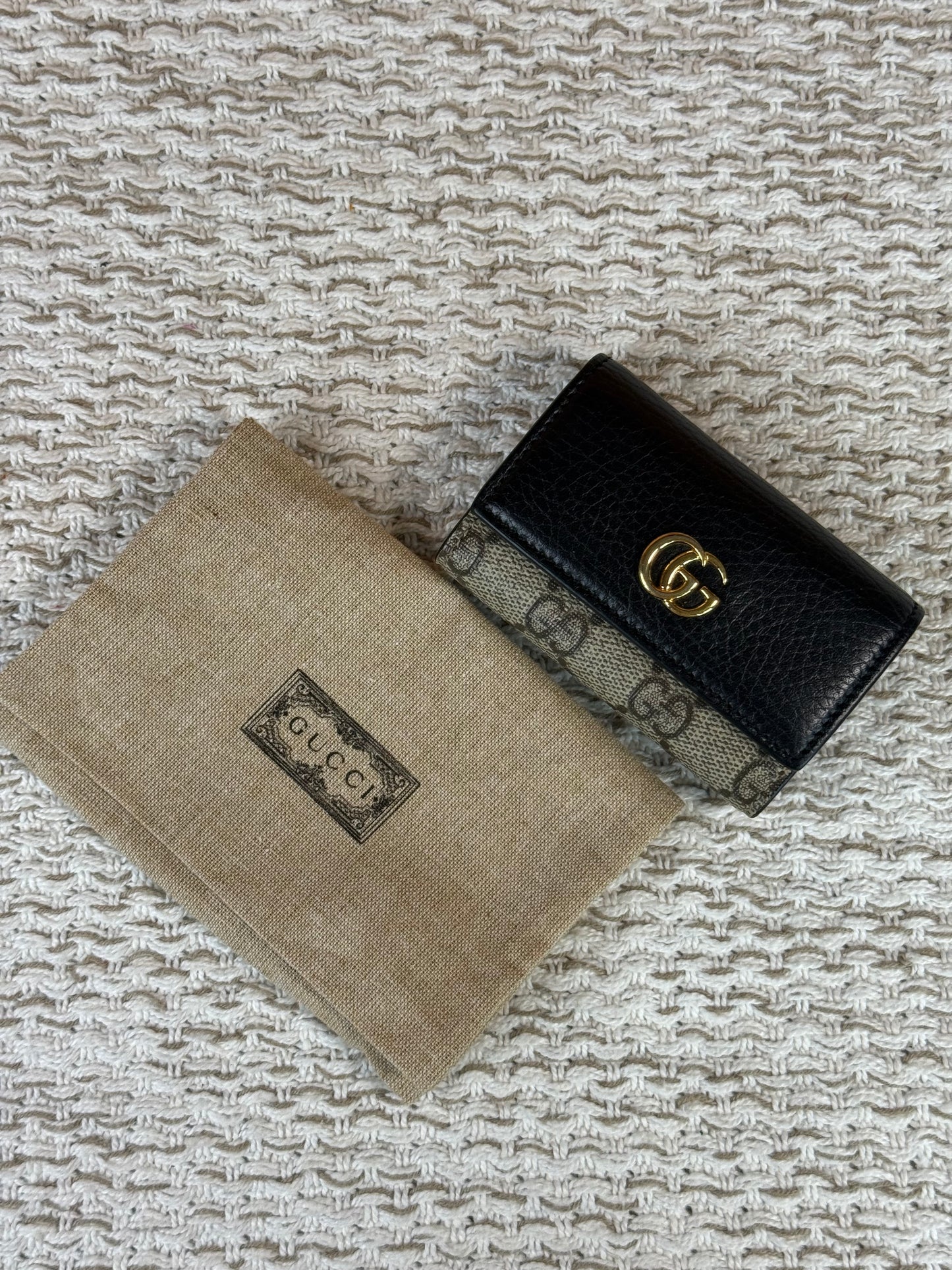 GUCCI GG SUPREME KEY CASE