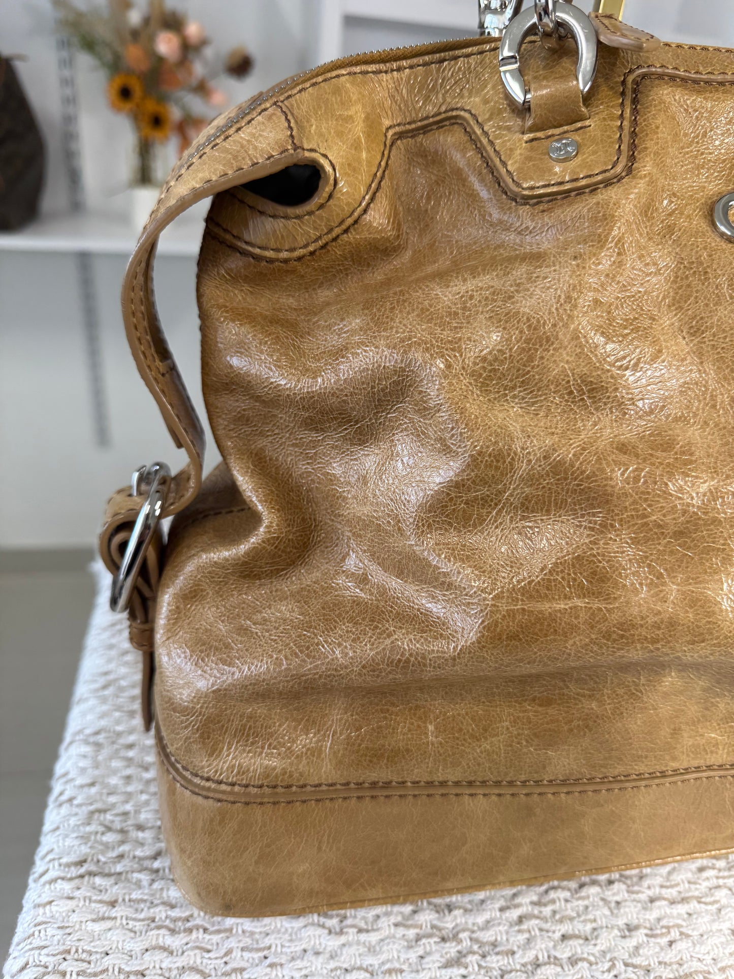 VINTAGE CÉLINE HANDBAG IN CRINKLED PATENT LEATHER