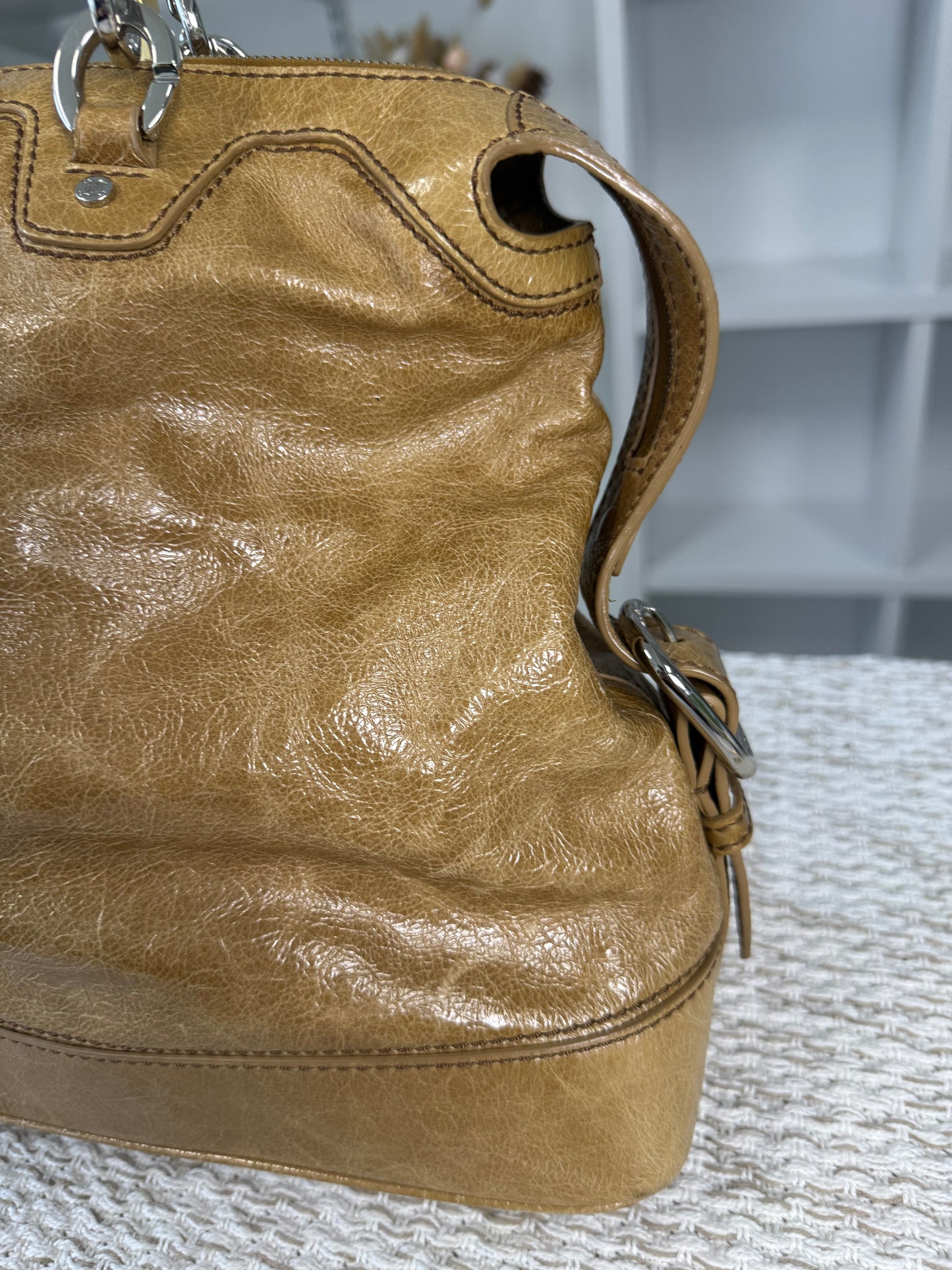 VINTAGE CÉLINE HANDBAG IN CRINKLED PATENT LEATHER