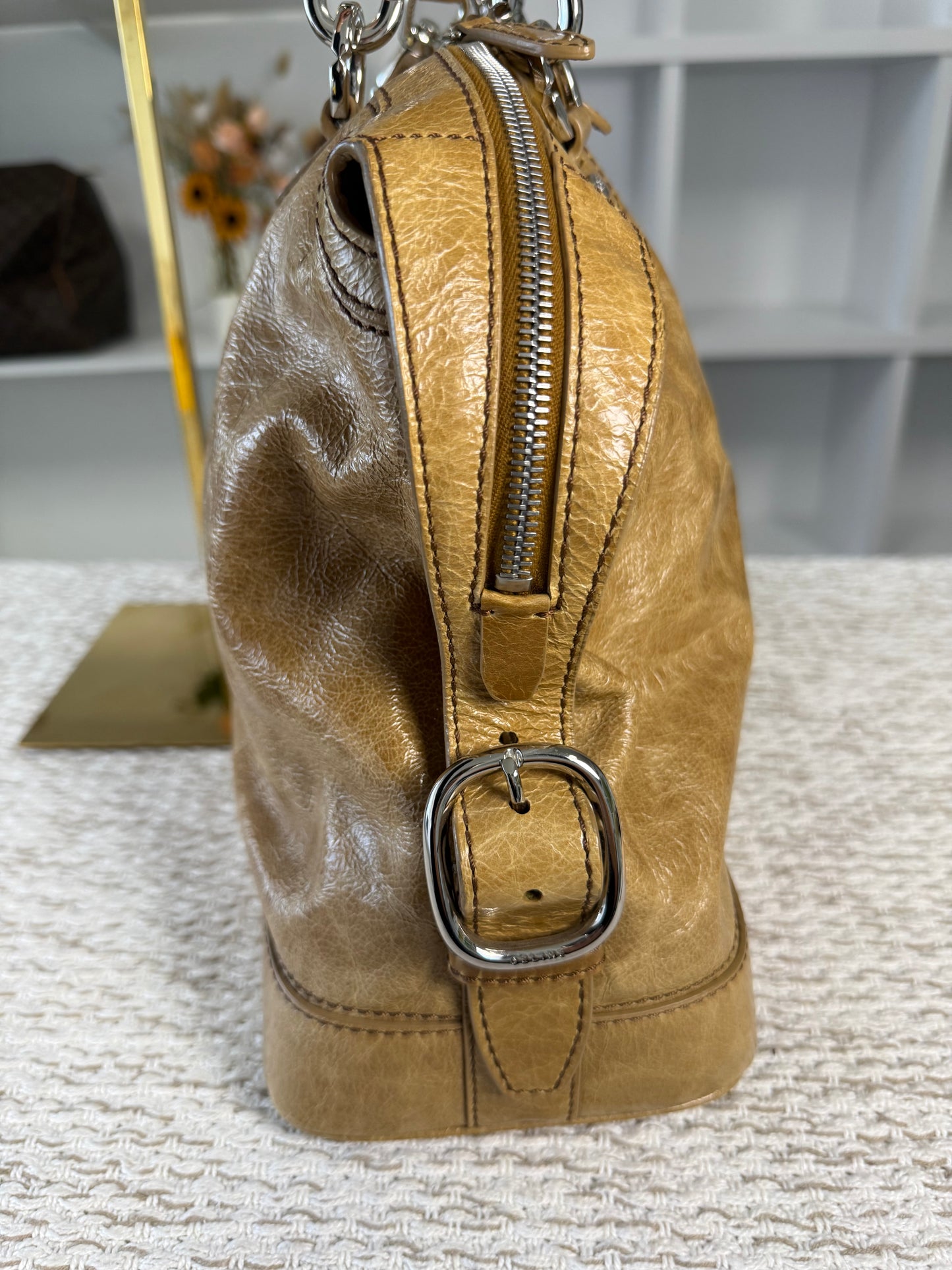VINTAGE CÉLINE HANDBAG IN CRINKLED PATENT LEATHER