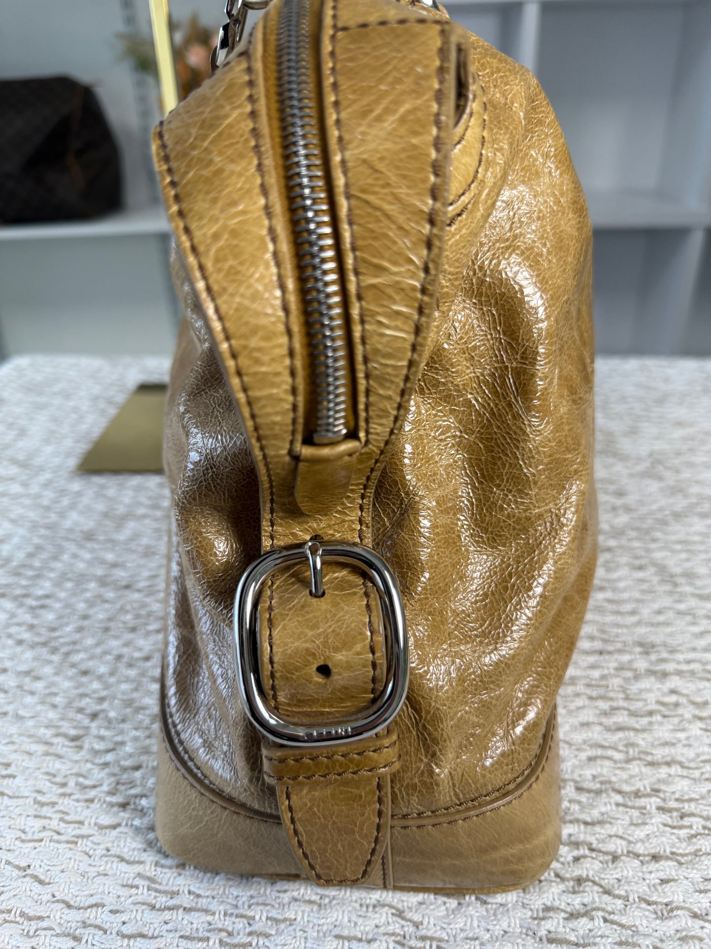 VINTAGE CÉLINE HANDBAG IN CRINKLED PATENT LEATHER