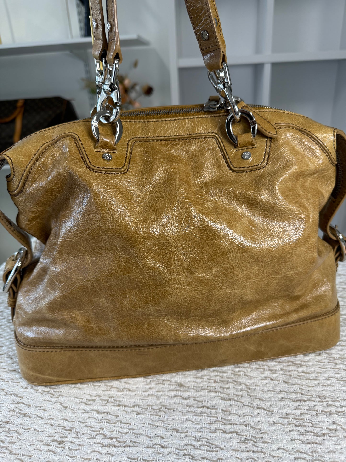 VINTAGE CÉLINE HANDBAG IN CRINKLED PATENT LEATHER
